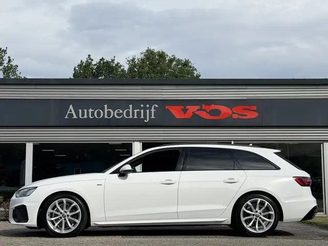Audi A4 view 3