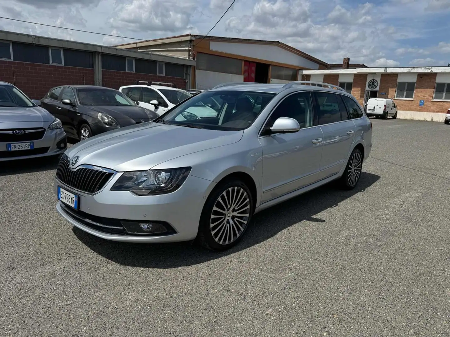 Skoda Superb 2.0 TDI CR 170 CV DSG 4x4 W. Laurin&Klement GreenT Argento - 1