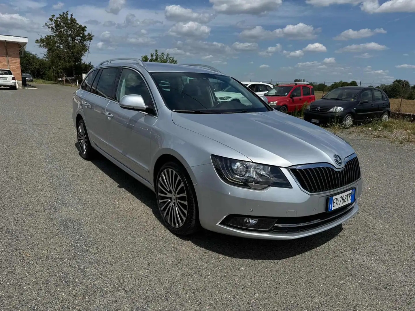 Skoda Superb 2.0 TDI CR 170 CV DSG 4x4 W. Laurin&Klement GreenT Argento - 2