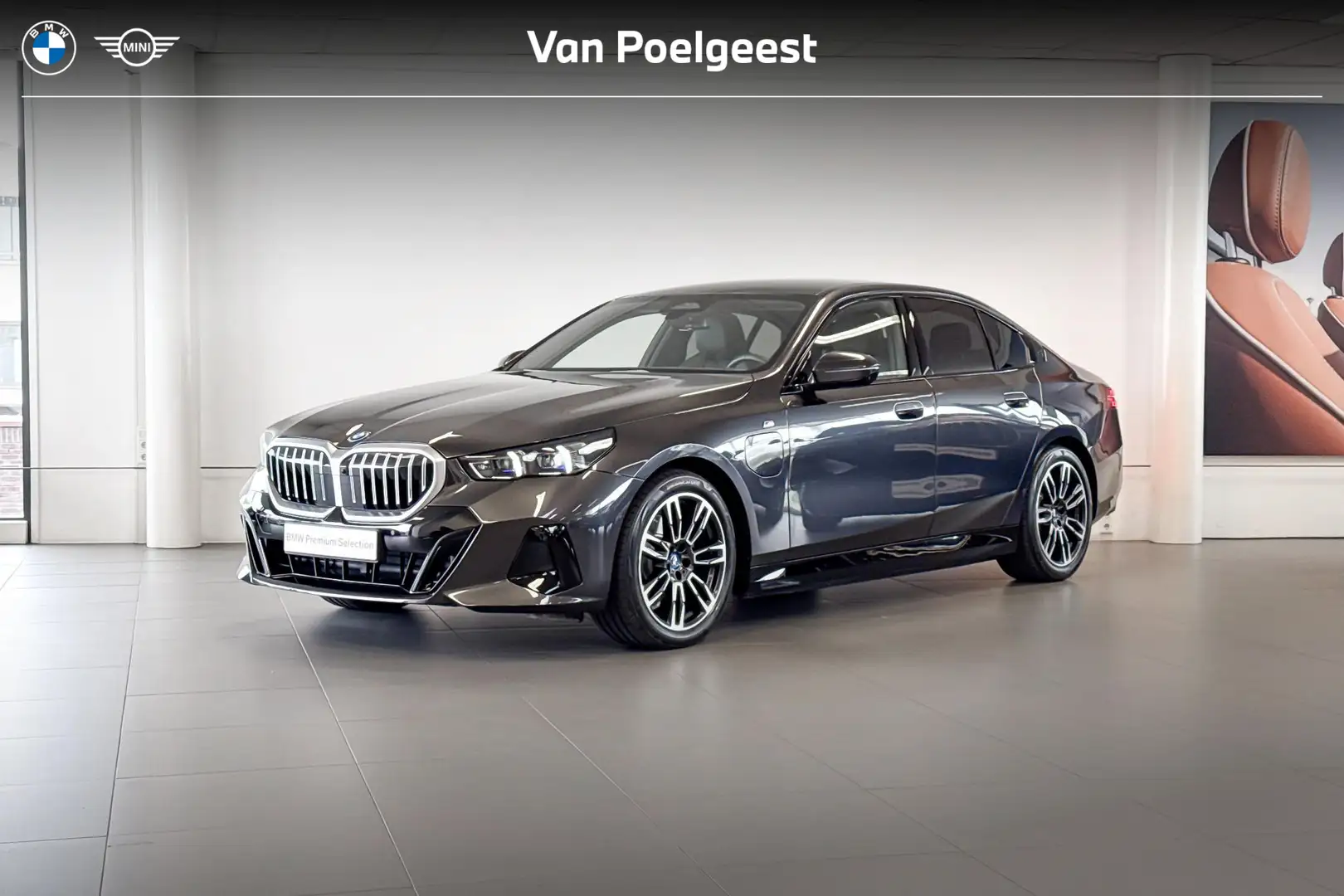 BMW 530 5 Serie Sedan 530e M Sport Edition | Glazen Panora Grijs - 1