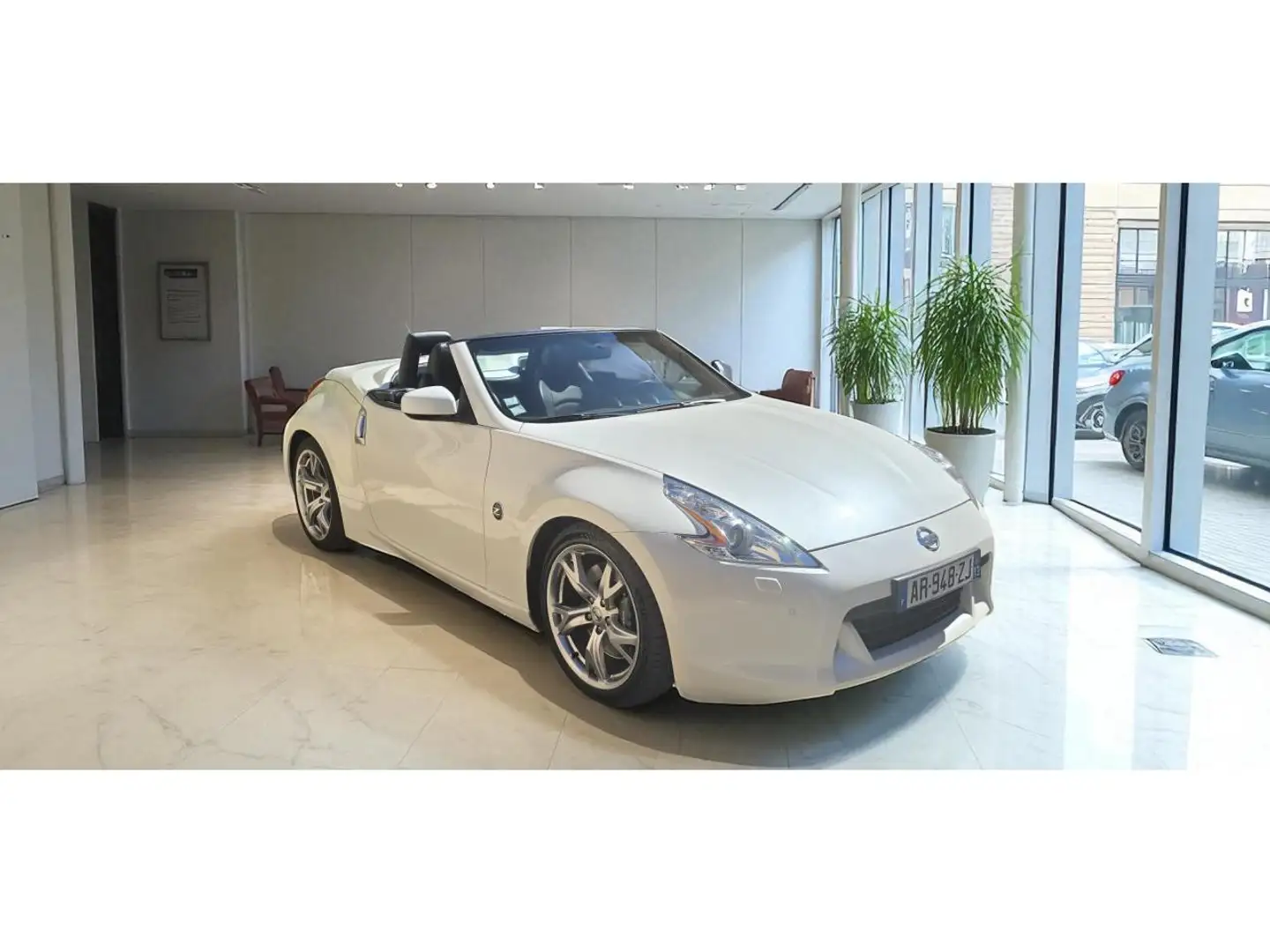 Nissan 370Z ROADSTER CAB 3.7 V6 328 BVA PACK / 1ERE MAIN FRANC Blanc - 1