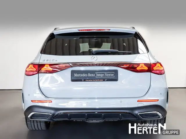 Mercedes-Benz 300 view 4