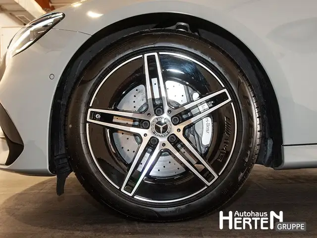 Mercedes-Benz 300 view 5