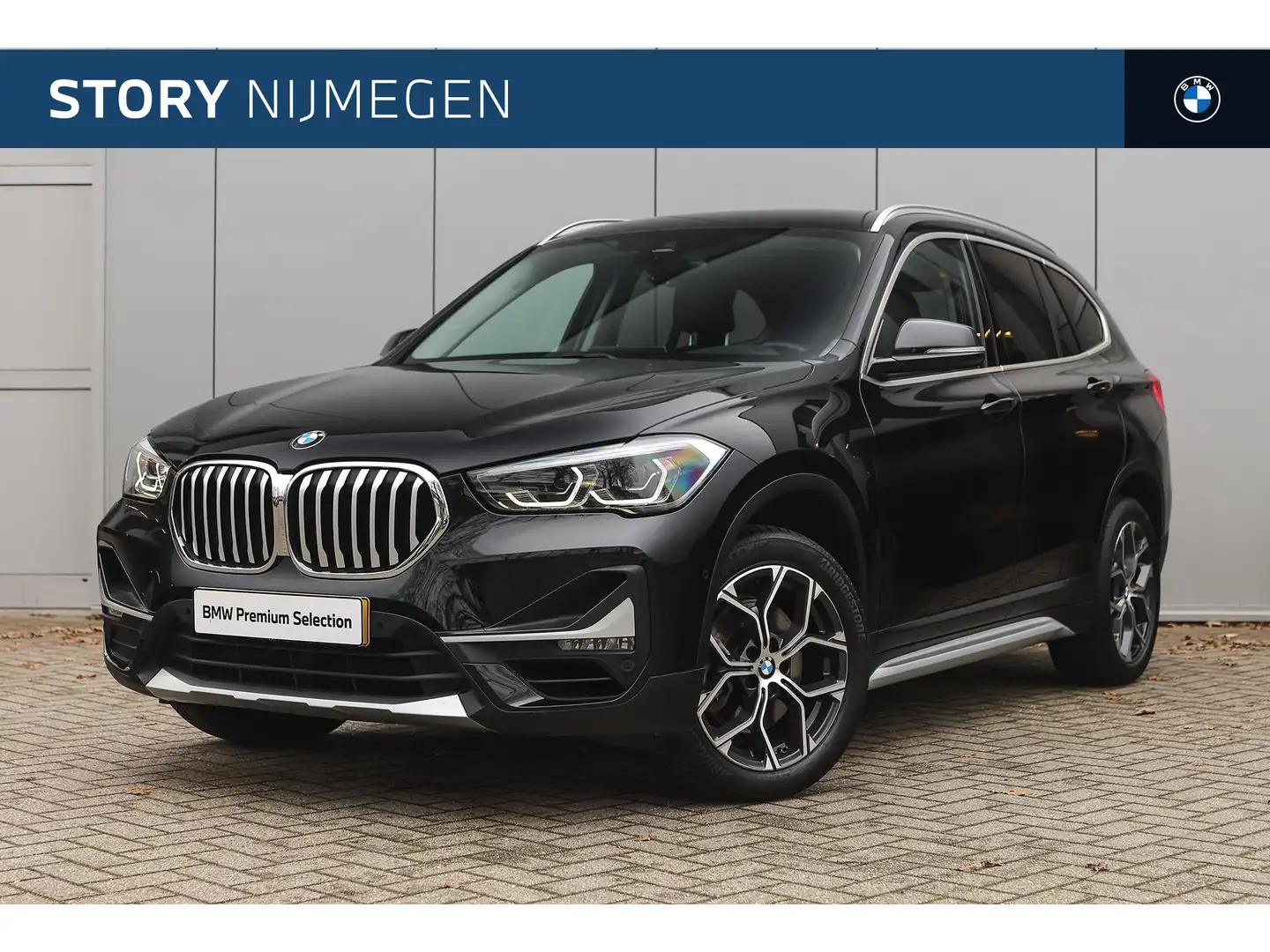 BMW X1 sDrive20i High Executive xLine Automaat / Trekhaak Schwarz - 1