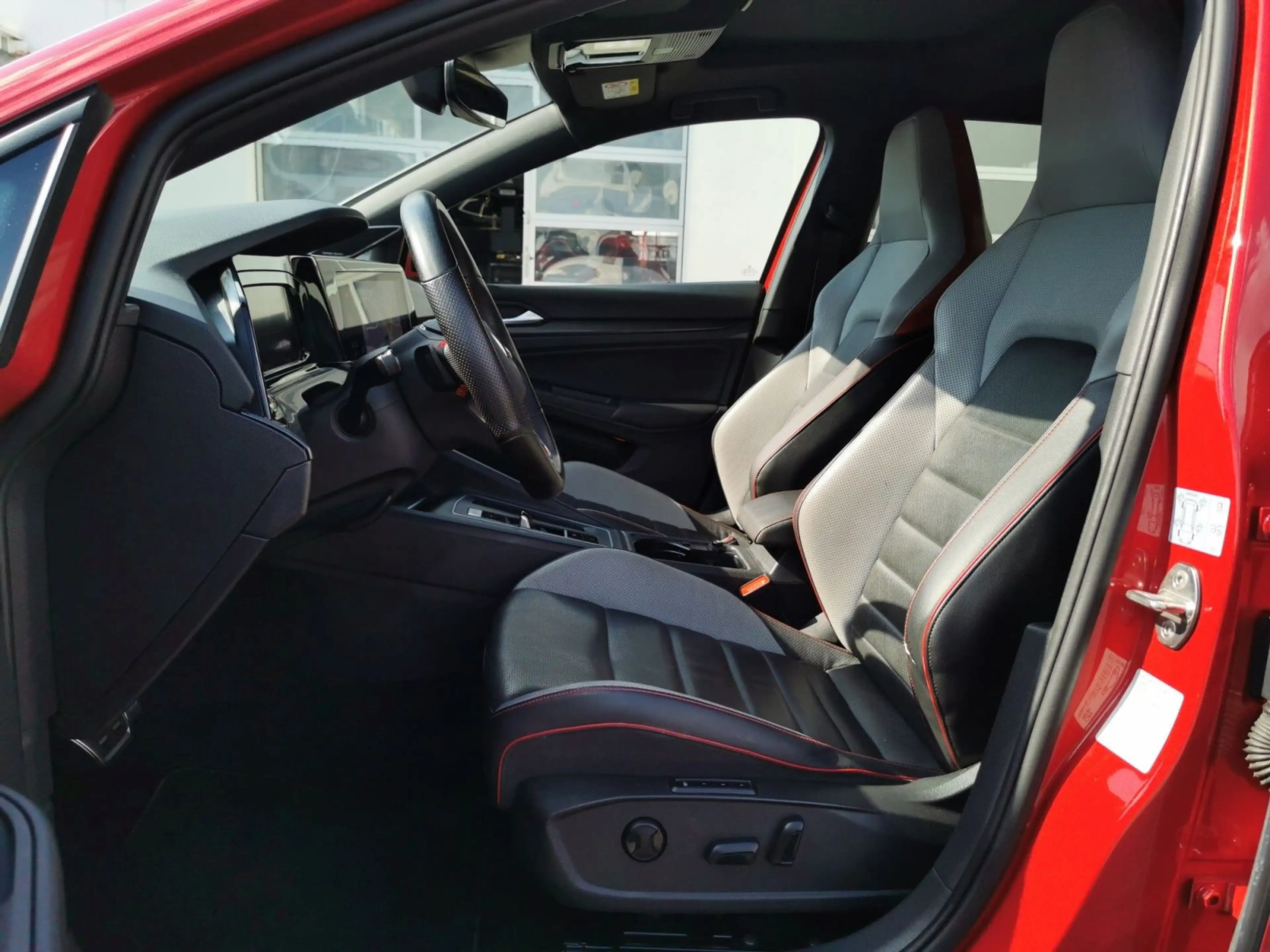 Volkswagen Golf GTI Golf VIII GTI 221 kW Clubsport +HEAD-UP+PANO+DCC — photo 8