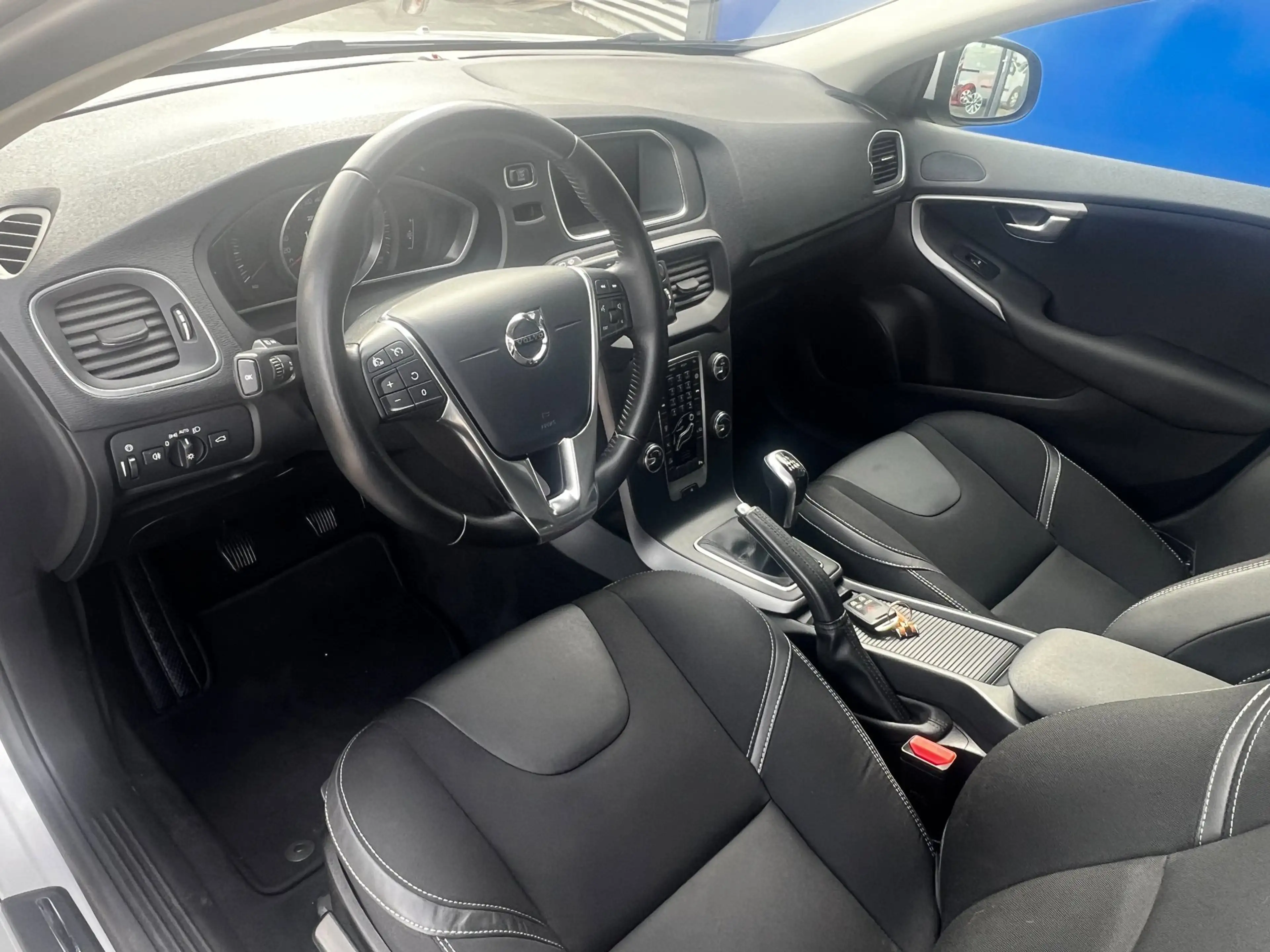Volvo V40 2.0 T2 Momentum, Navi, afn. trekhaak enz... — photo 24