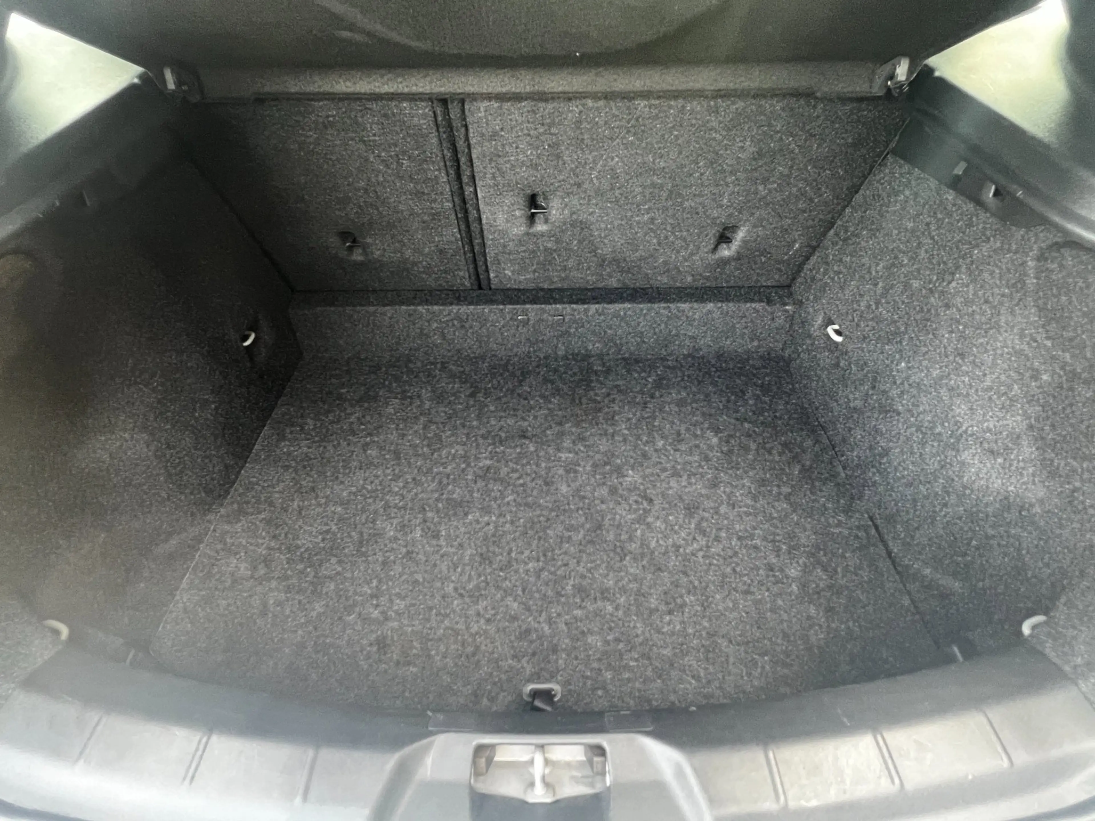 Volvo V40 2.0 T2 Momentum, Navi, afn. trekhaak enz... — photo 39