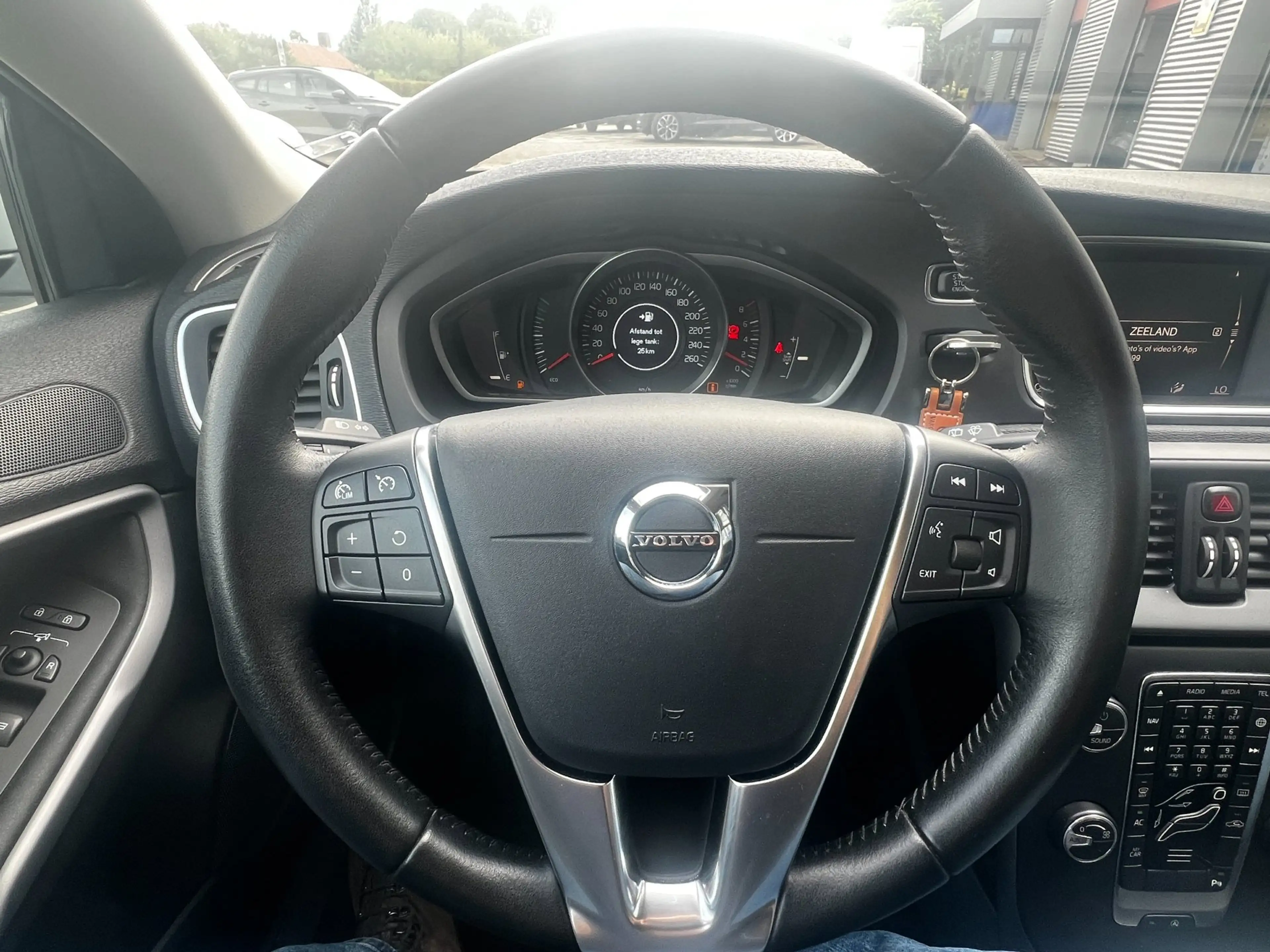 Volvo V40 2.0 T2 Momentum, Navi, afn. trekhaak enz... — photo 33