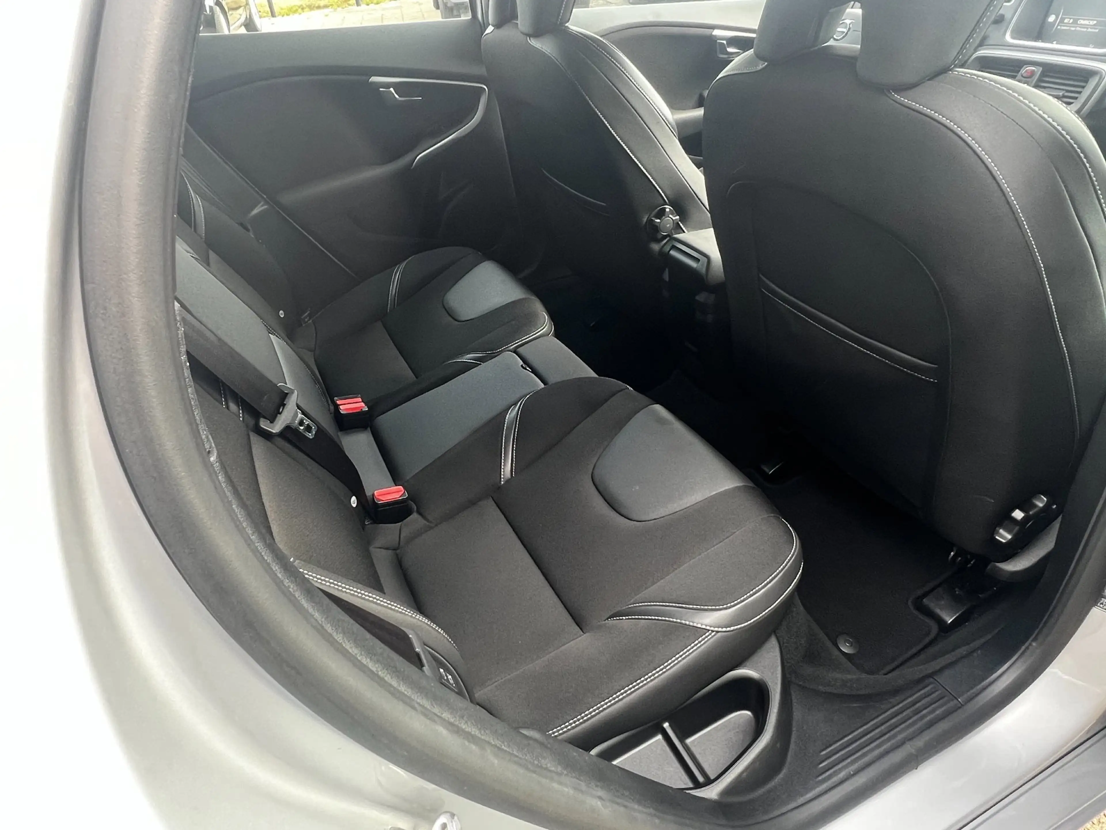 Volvo V40 2.0 T2 Momentum, Navi, afn. trekhaak enz... — photo 44