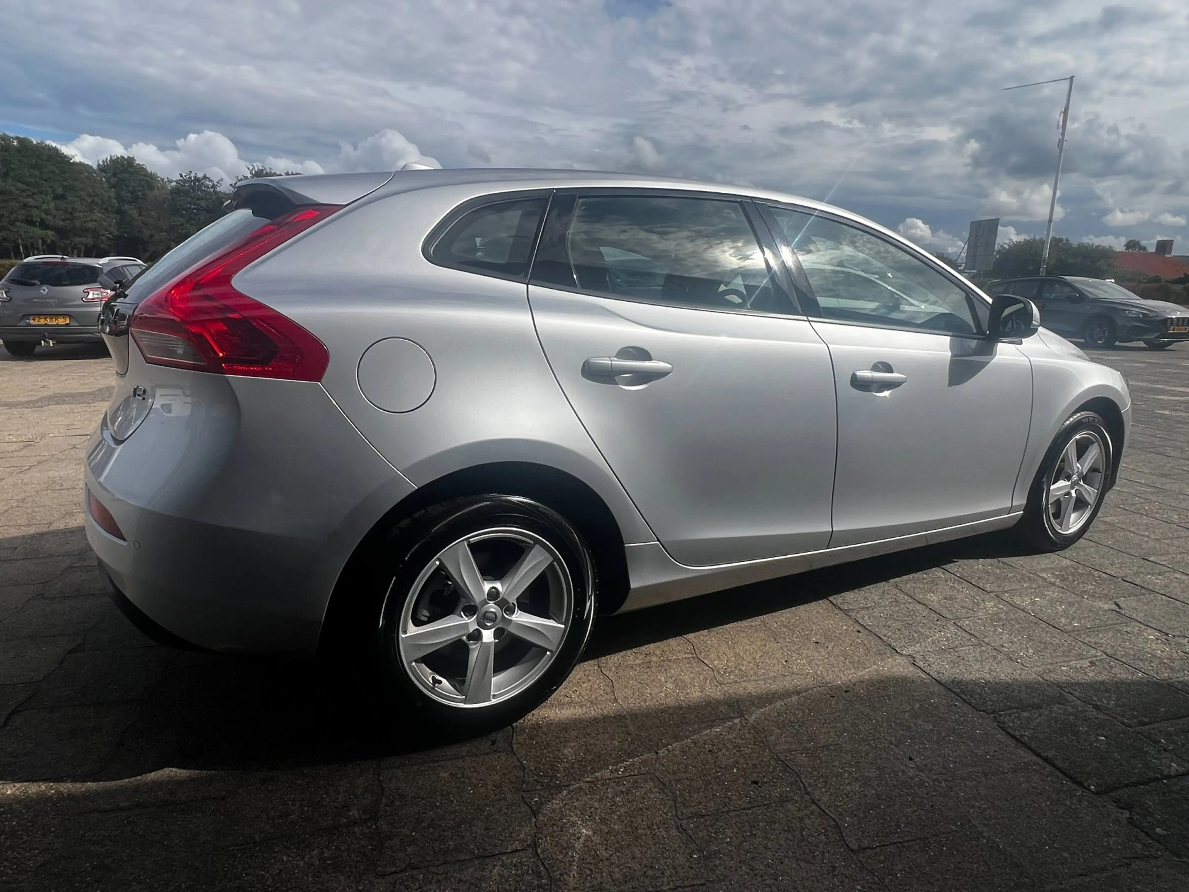 Volvo V40 2.0 T2 Momentum, Navi, afn. trekhaak enz... — photo 15