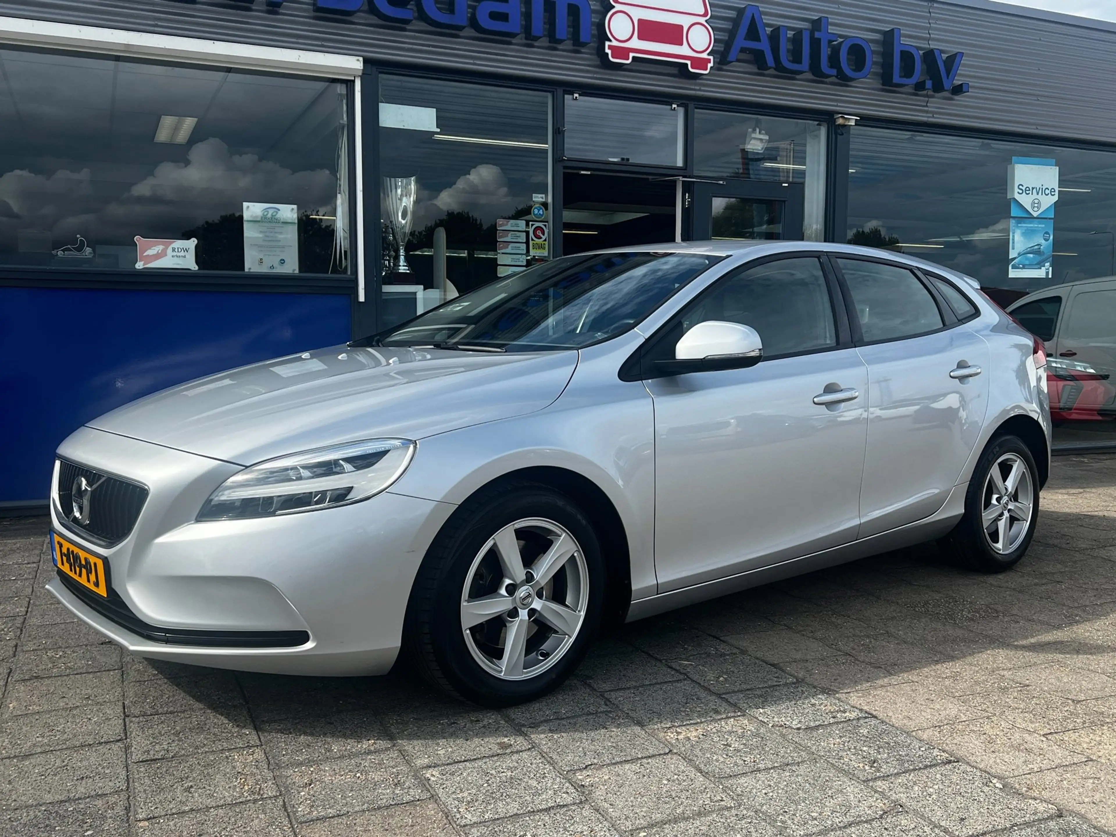 Volvo V40 2.0 T2 Momentum, Navi, afn. trekhaak enz... — photo 3