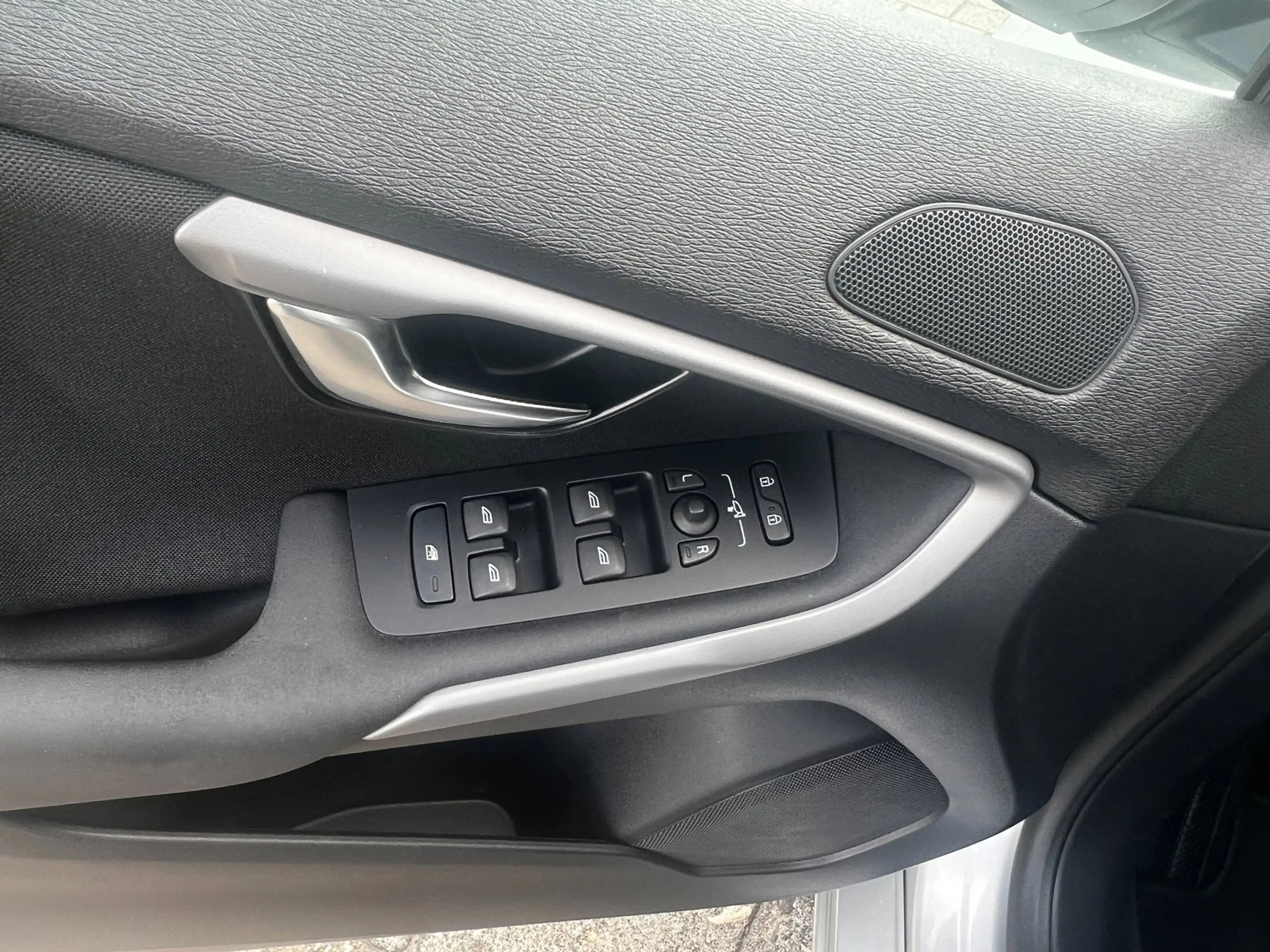Volvo V40 2.0 T2 Momentum, Navi, afn. trekhaak enz... — photo 25