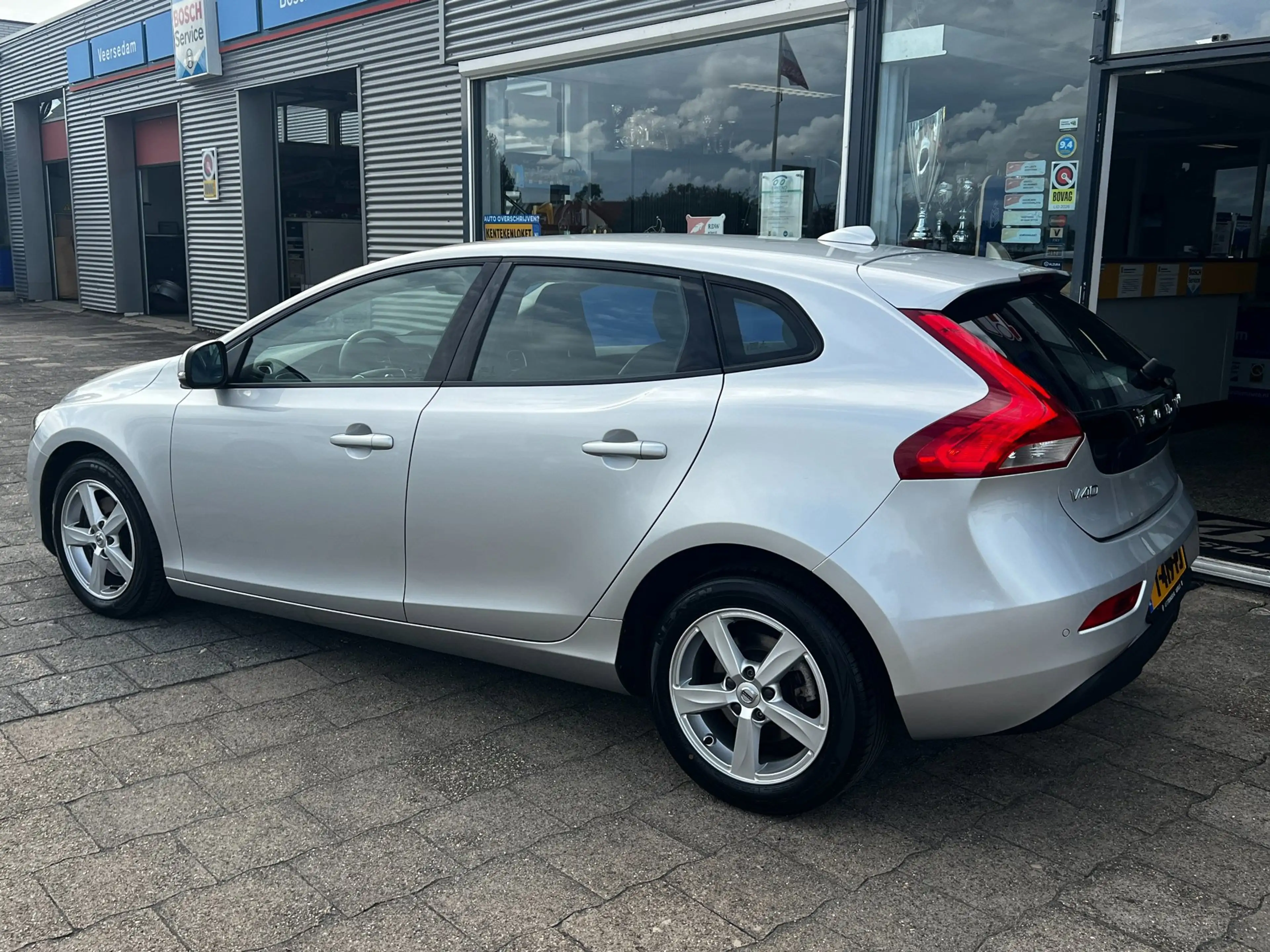 Volvo V40 2.0 T2 Momentum, Navi, afn. trekhaak enz... — photo 43