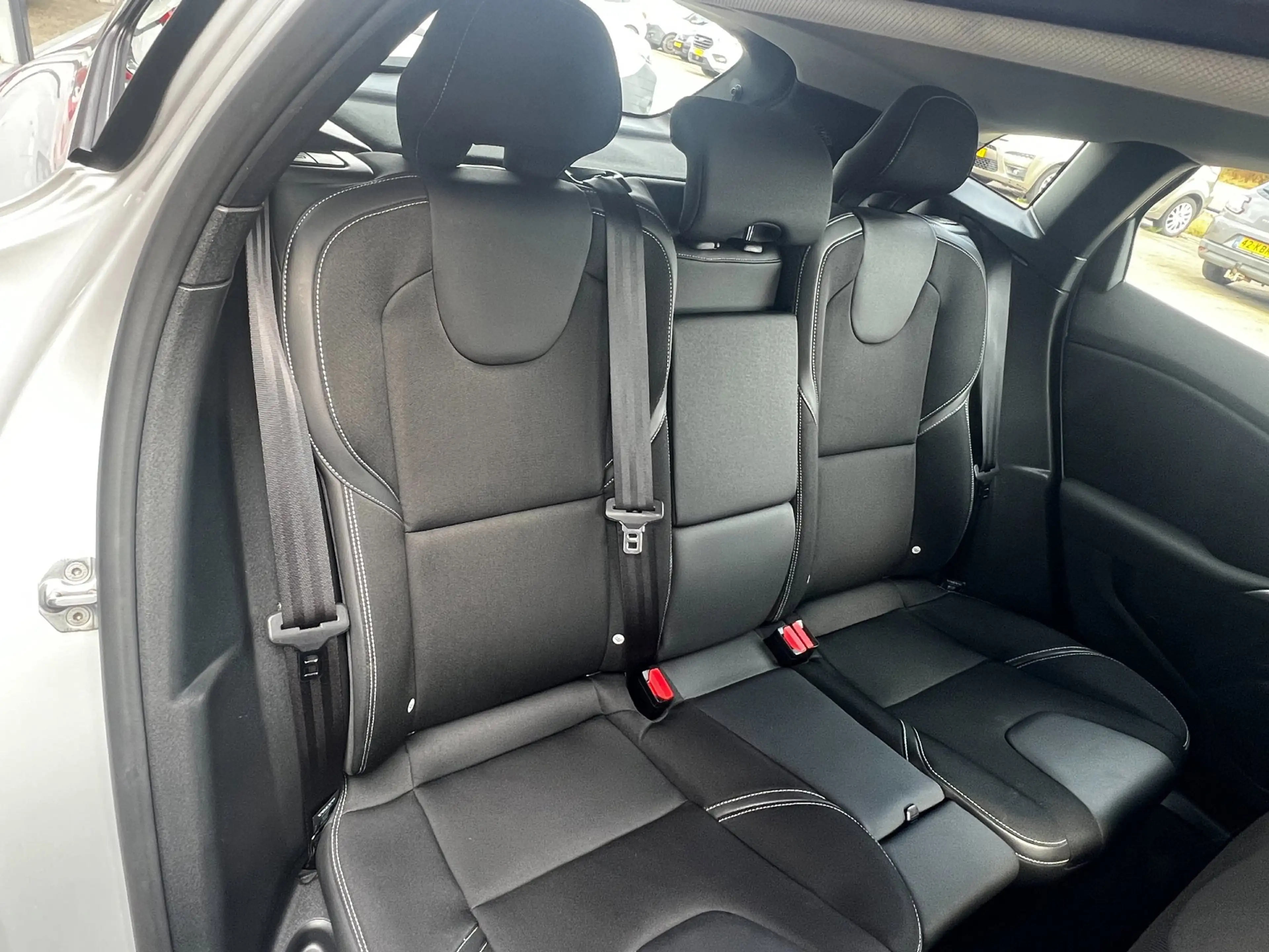 Volvo V40 2.0 T2 Momentum, Navi, afn. trekhaak enz... — photo 45