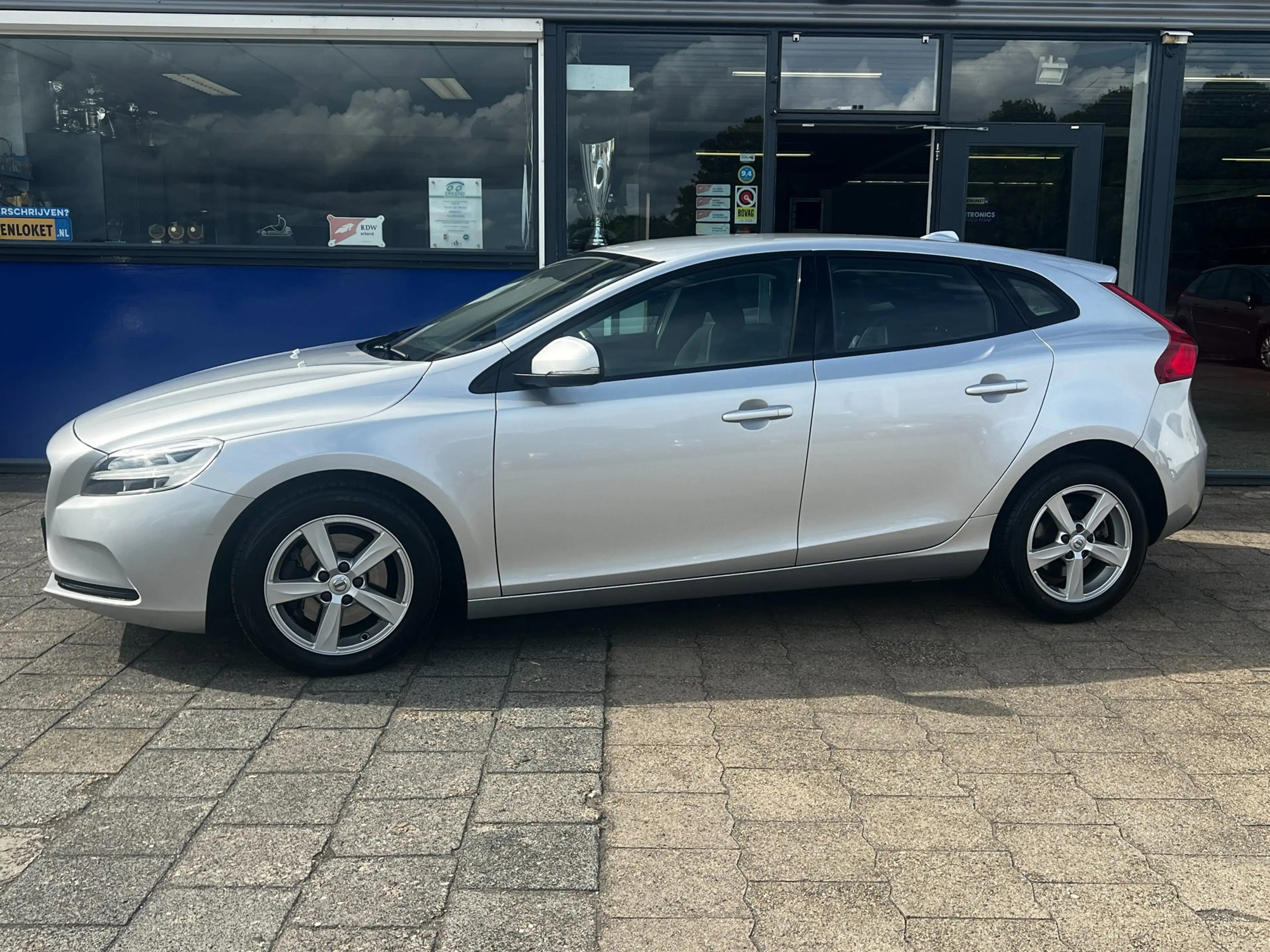 Volvo V40 2.0 T2 Momentum, Navi, afn. trekhaak enz... — photo 11