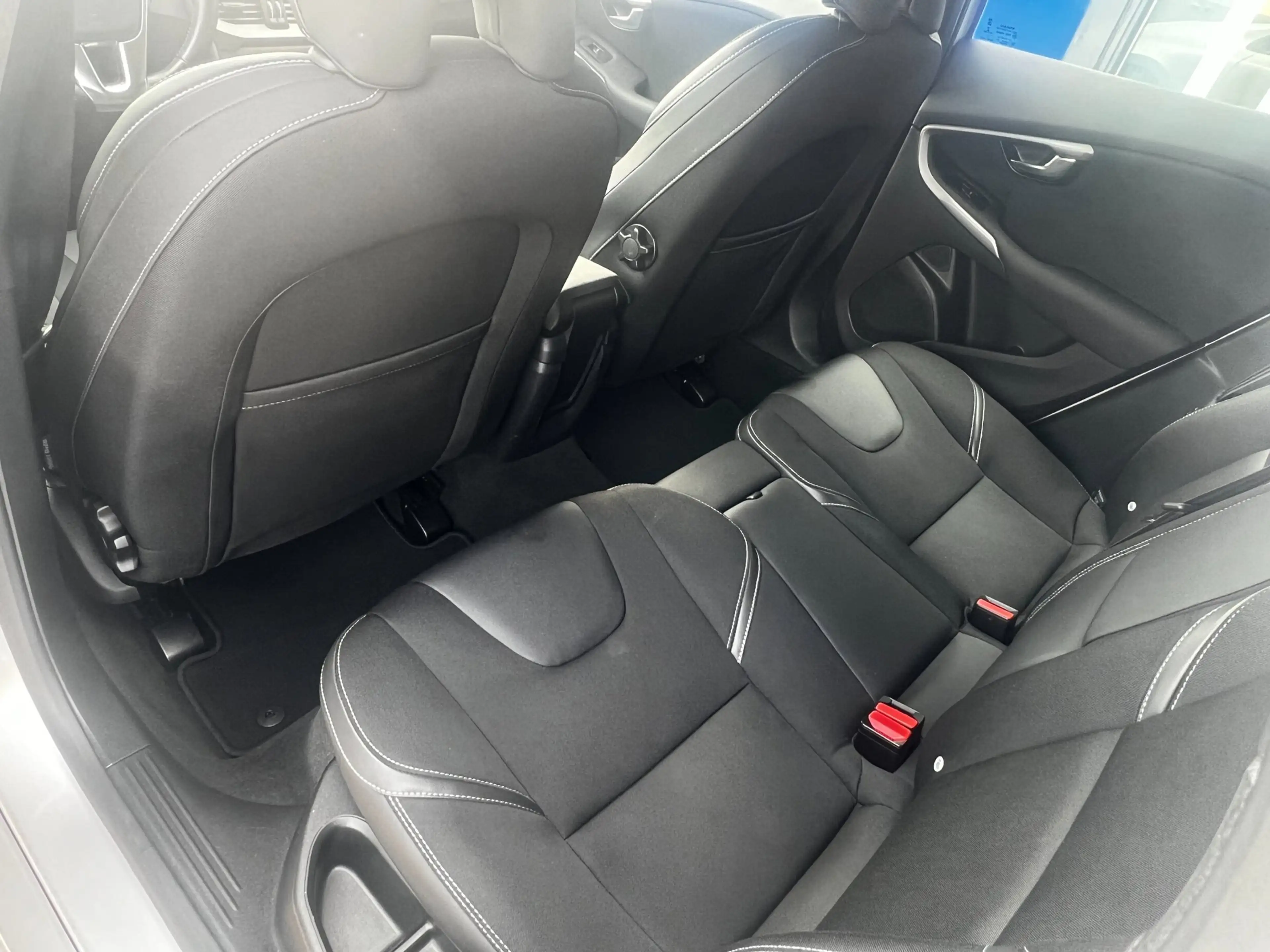 Volvo V40 2.0 T2 Momentum, Navi, afn. trekhaak enz... — photo 38