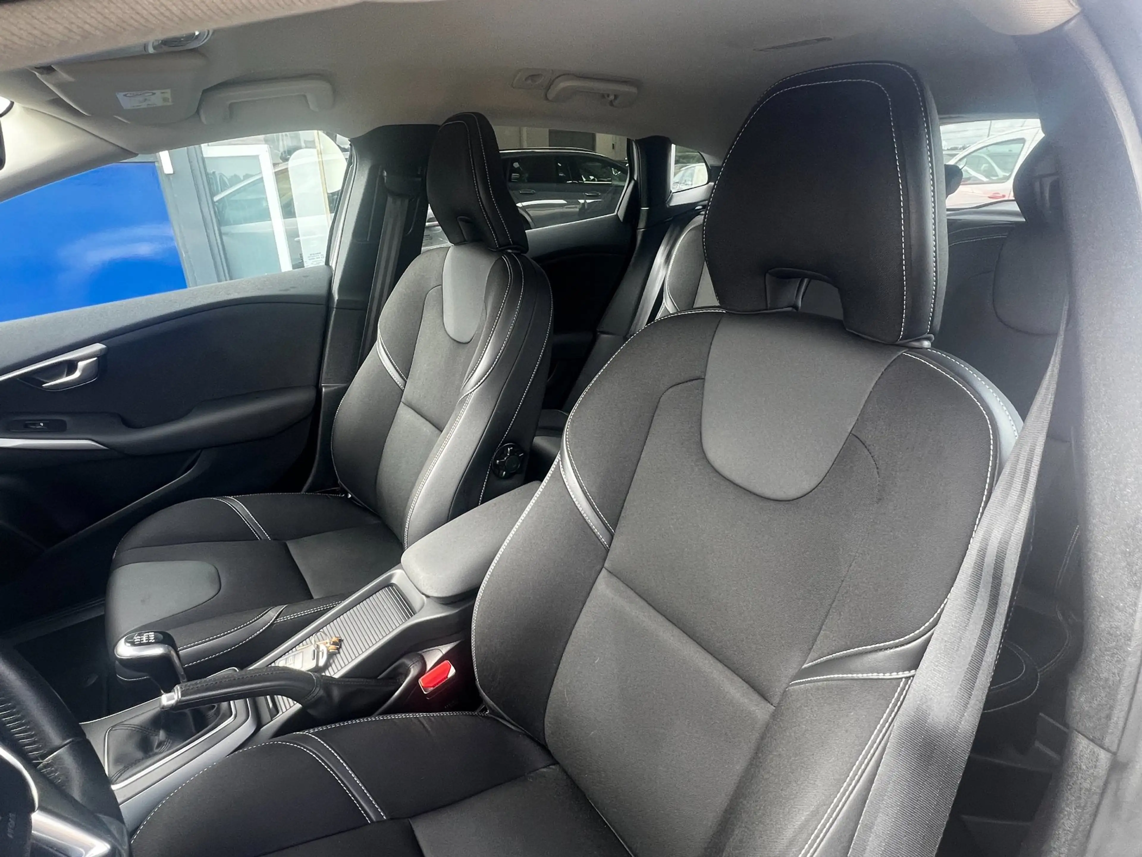 Volvo V40 2.0 T2 Momentum, Navi, afn. trekhaak enz... — photo 22