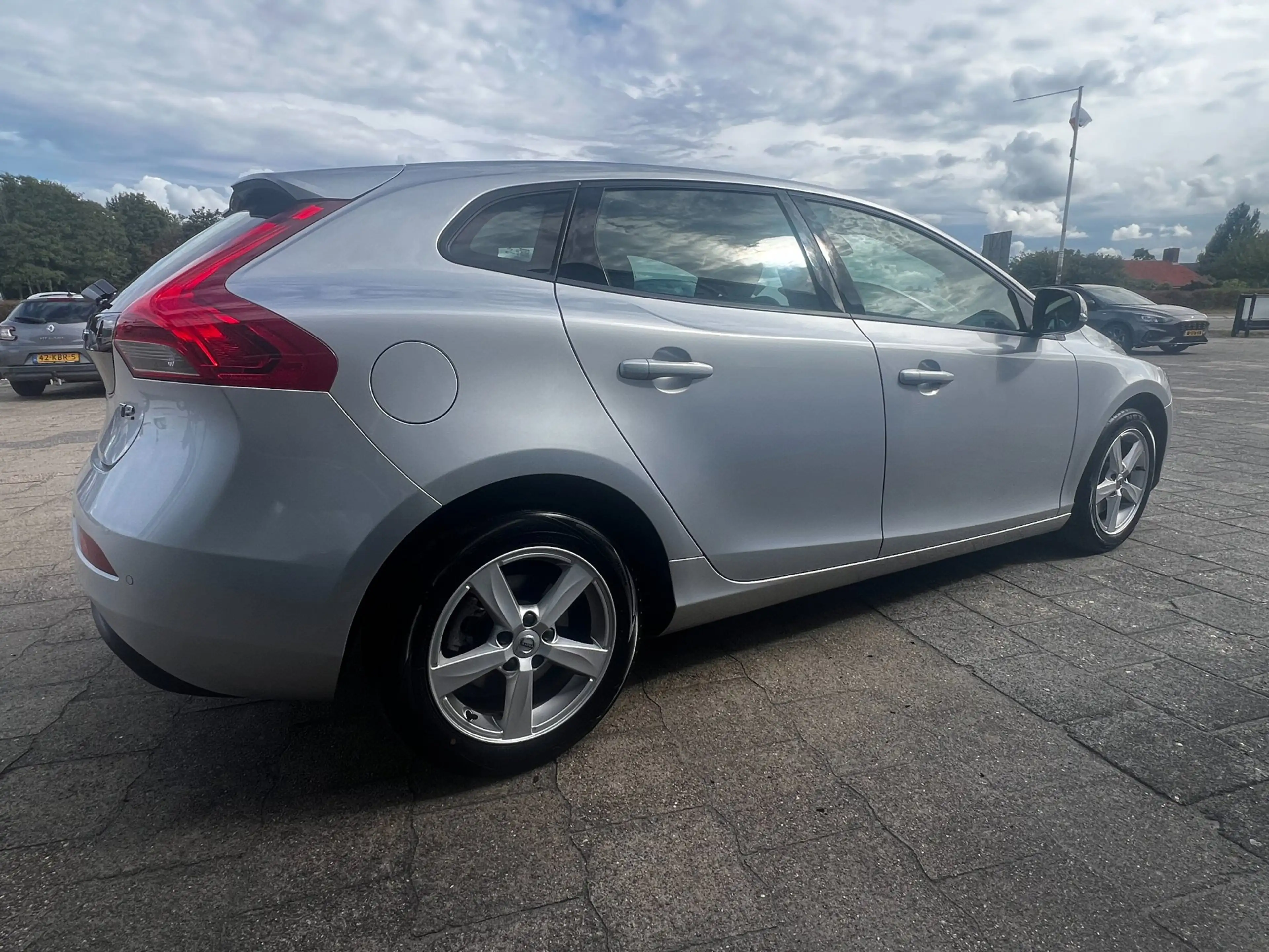 Volvo V40 2.0 T2 Momentum, Navi, afn. trekhaak enz... — photo 16