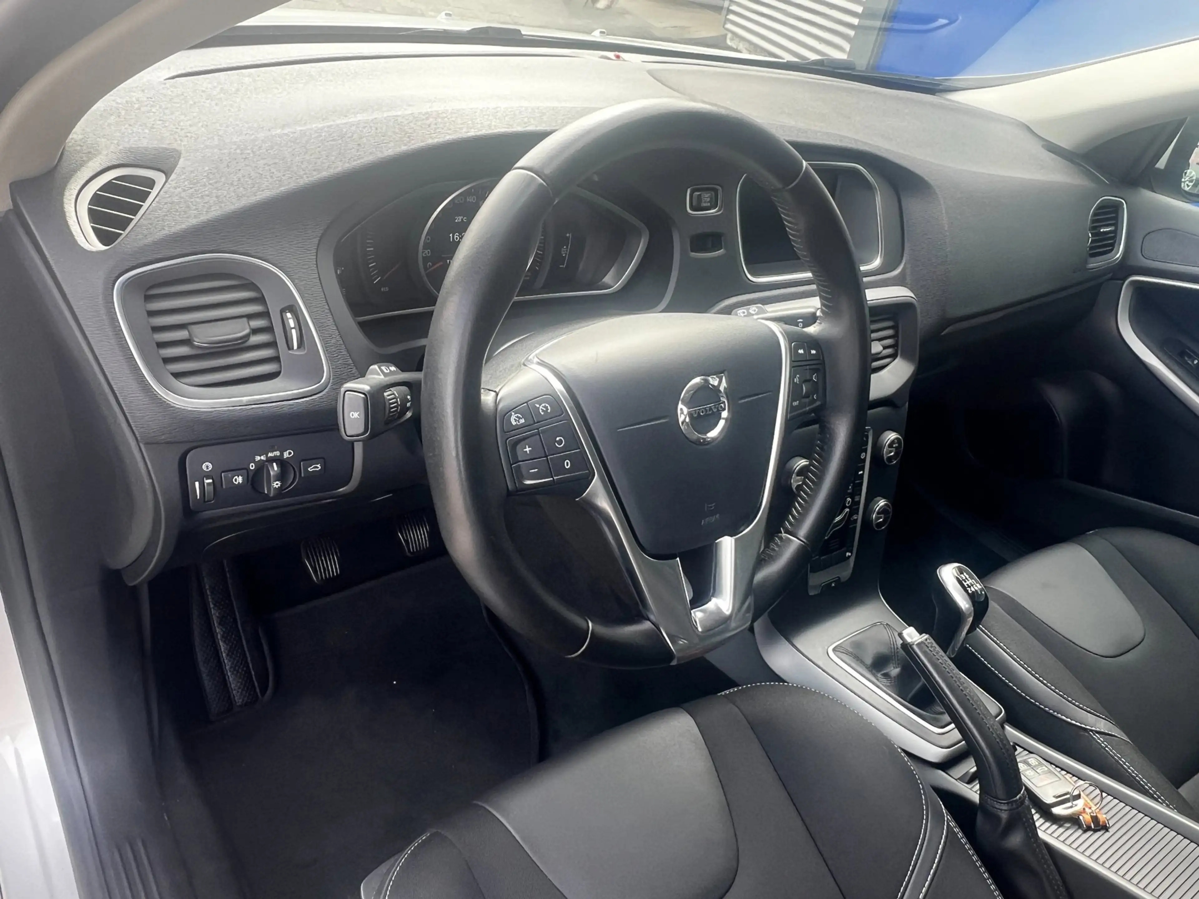 Volvo V40 2.0 T2 Momentum, Navi, afn. trekhaak enz... — photo 23