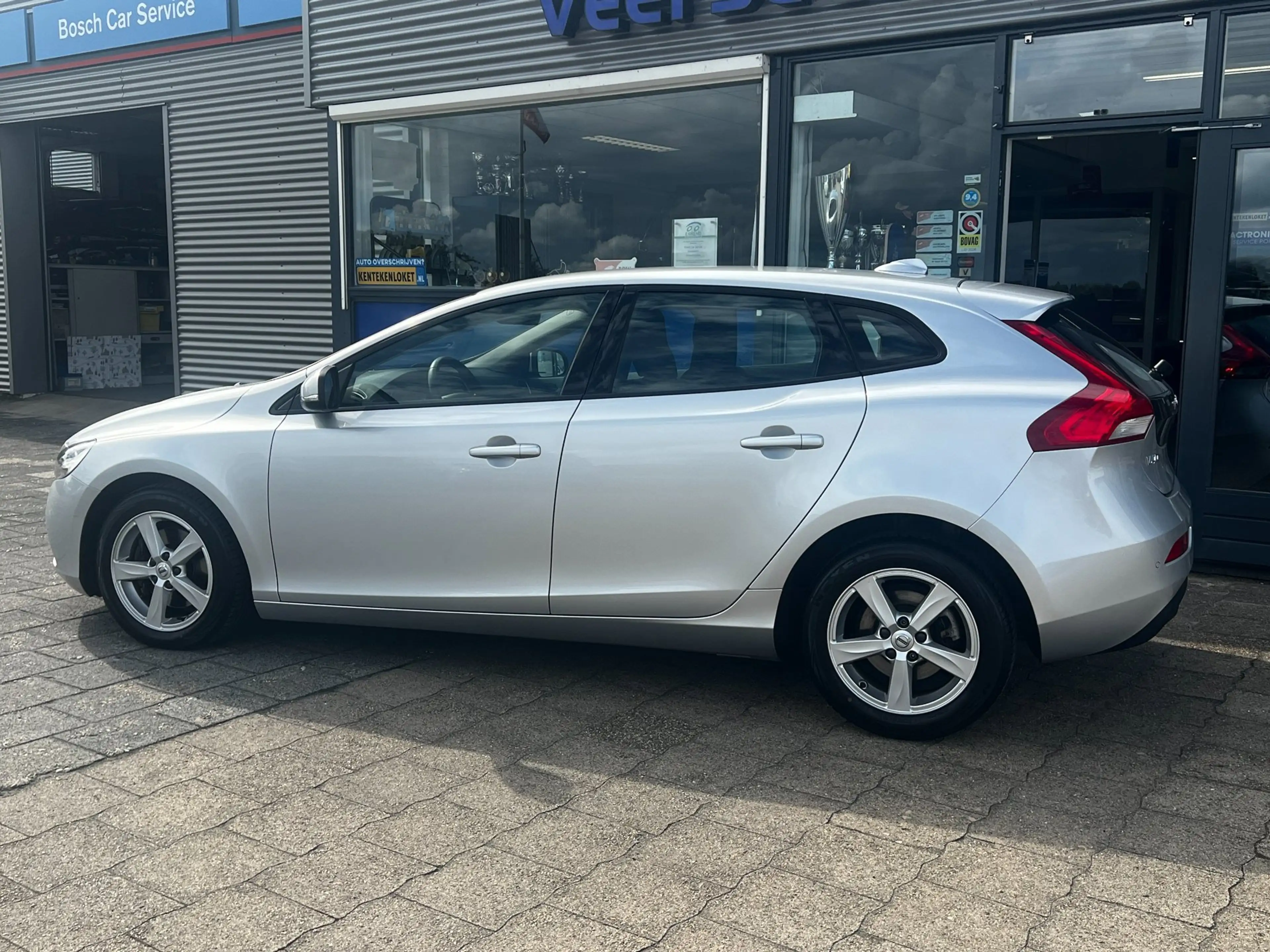 Volvo V40 2.0 T2 Momentum, Navi, afn. trekhaak enz... — photo 12