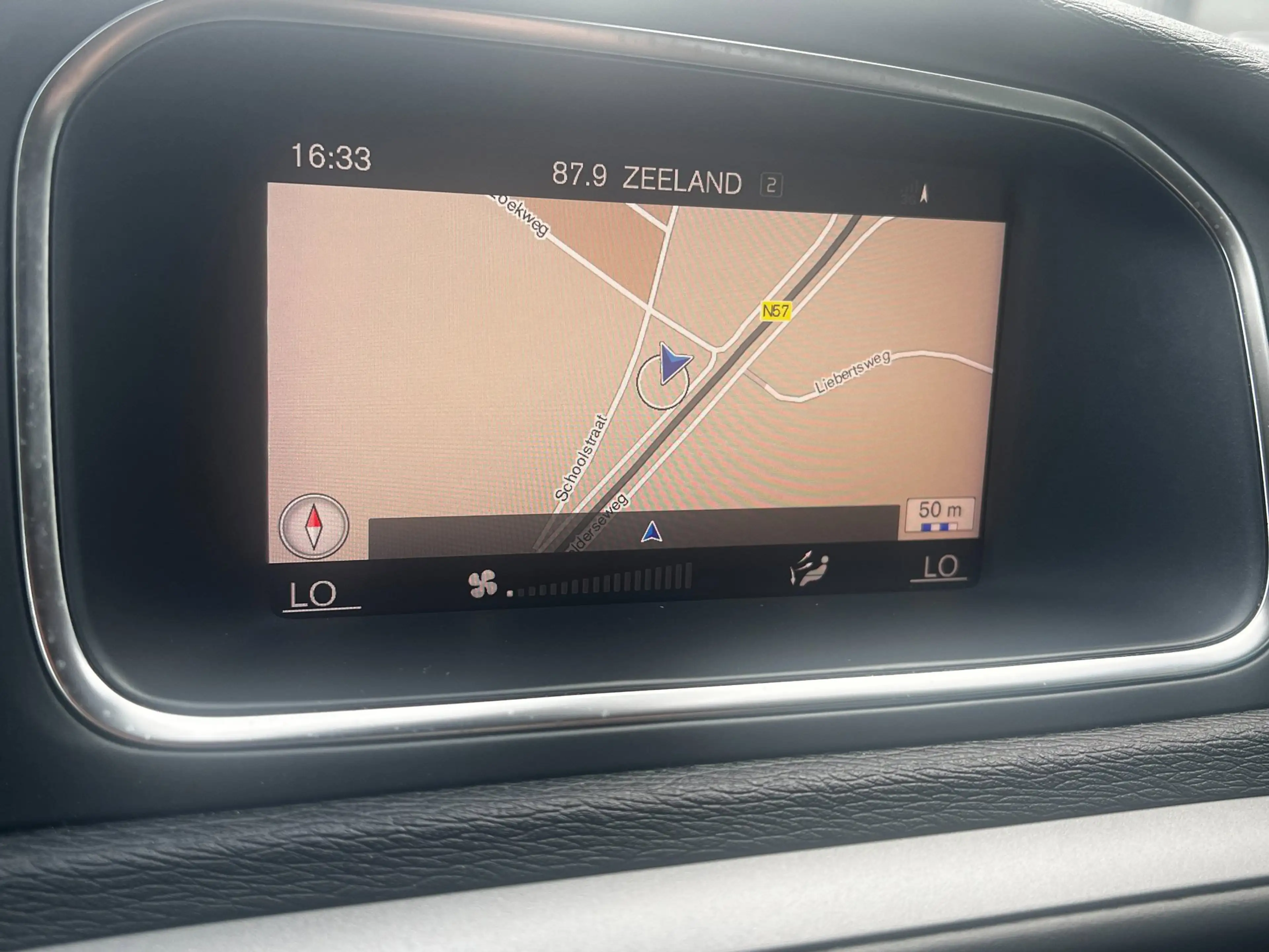 Volvo V40 2.0 T2 Momentum, Navi, afn. trekhaak enz... — photo 30