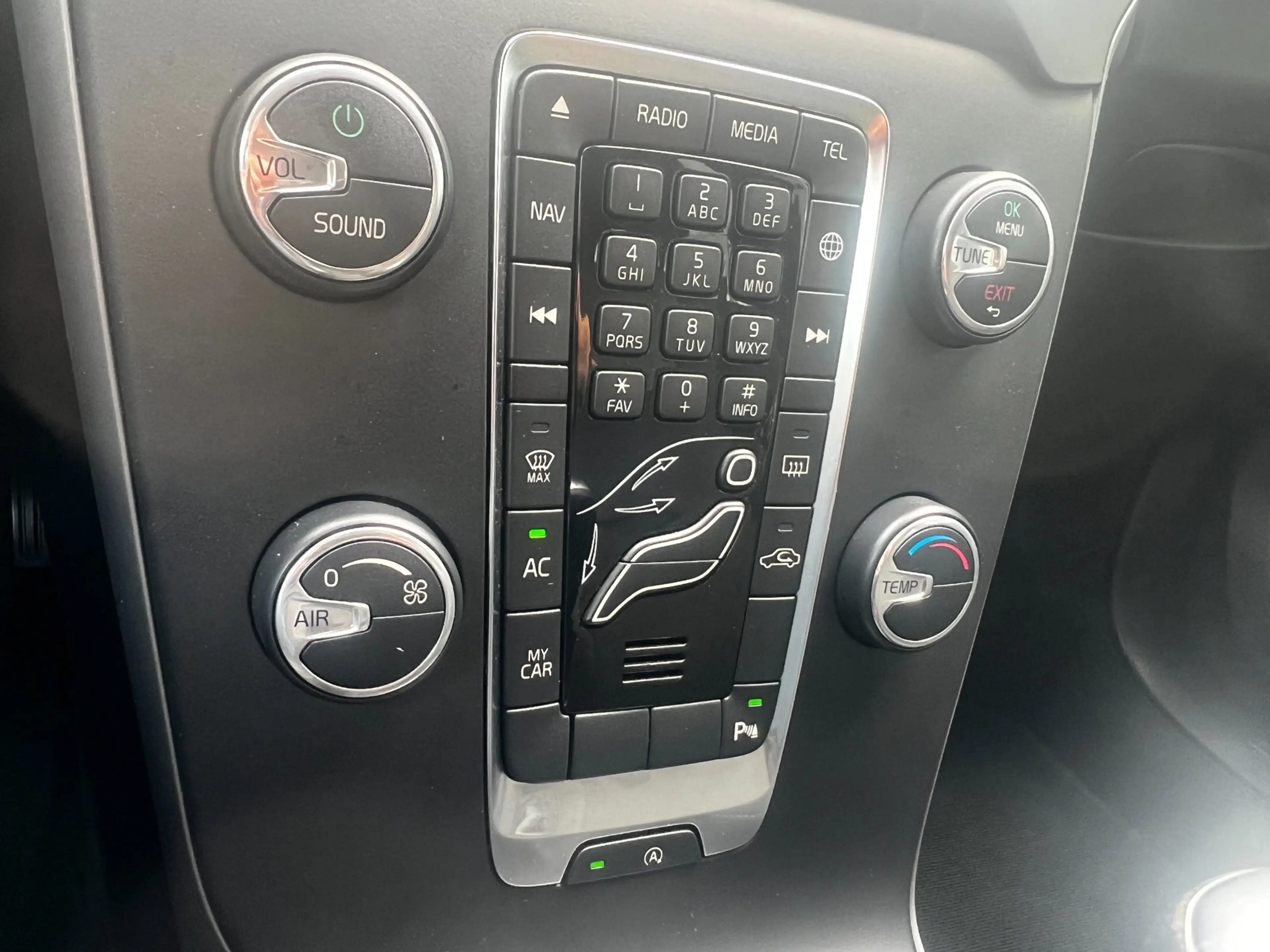 Volvo V40 2.0 T2 Momentum, Navi, afn. trekhaak enz... — photo 29
