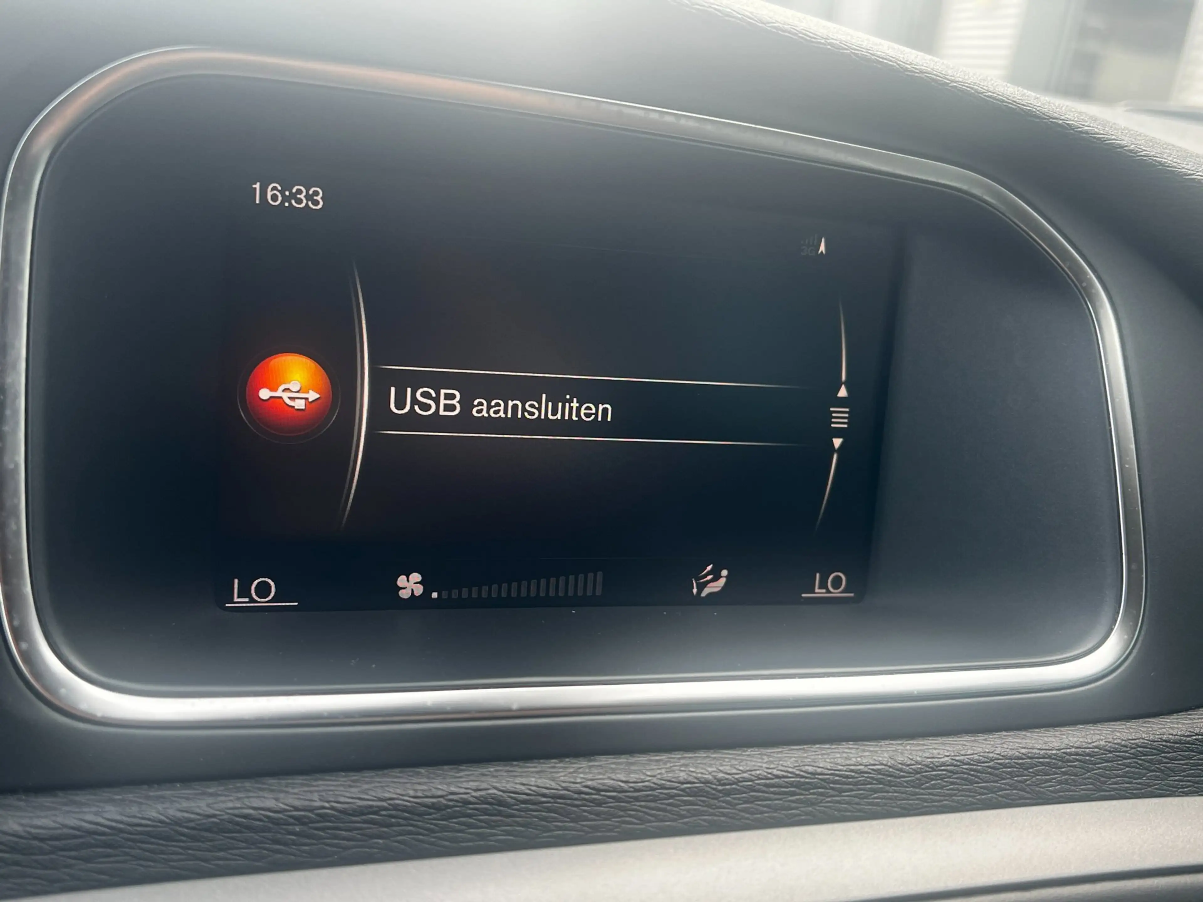 Volvo V40 2.0 T2 Momentum, Navi, afn. trekhaak enz... — photo 32