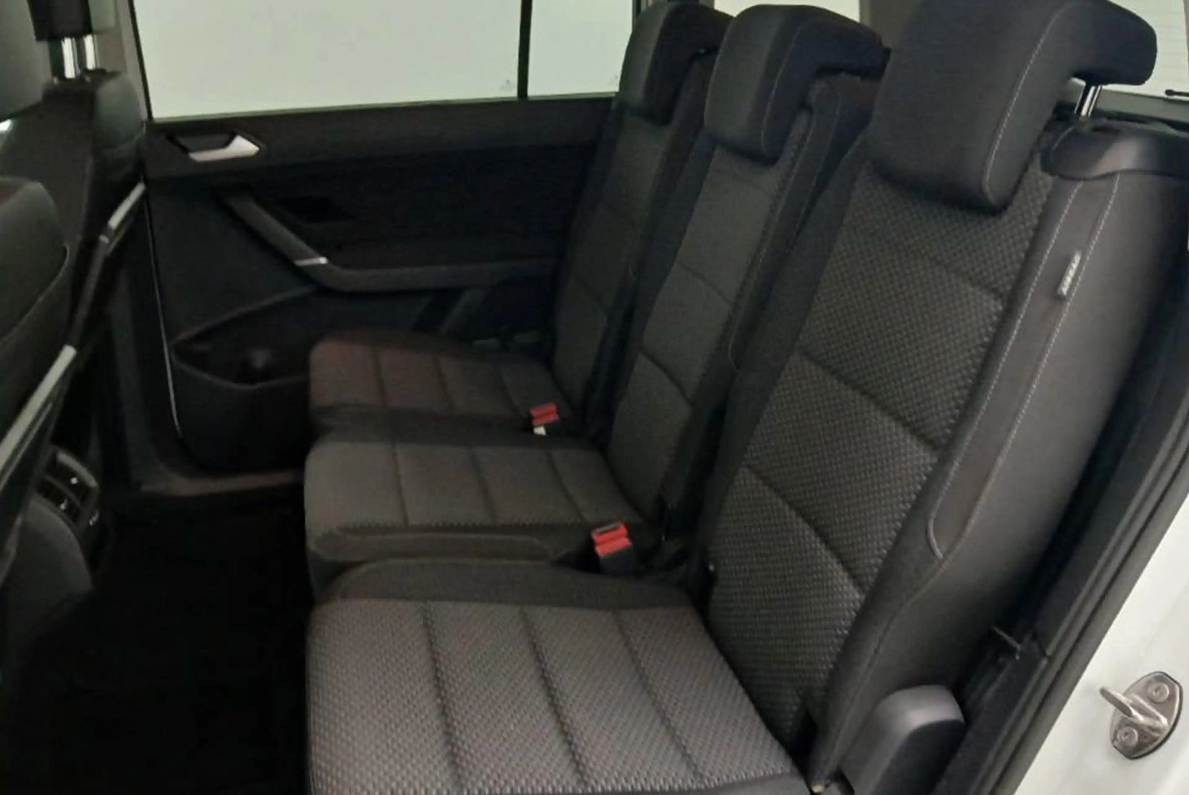 Volkswagen Touran 1,5 IQ.LIGHT+Kamera+Apple+STHZ+7Sitzer+AHK — photo 12