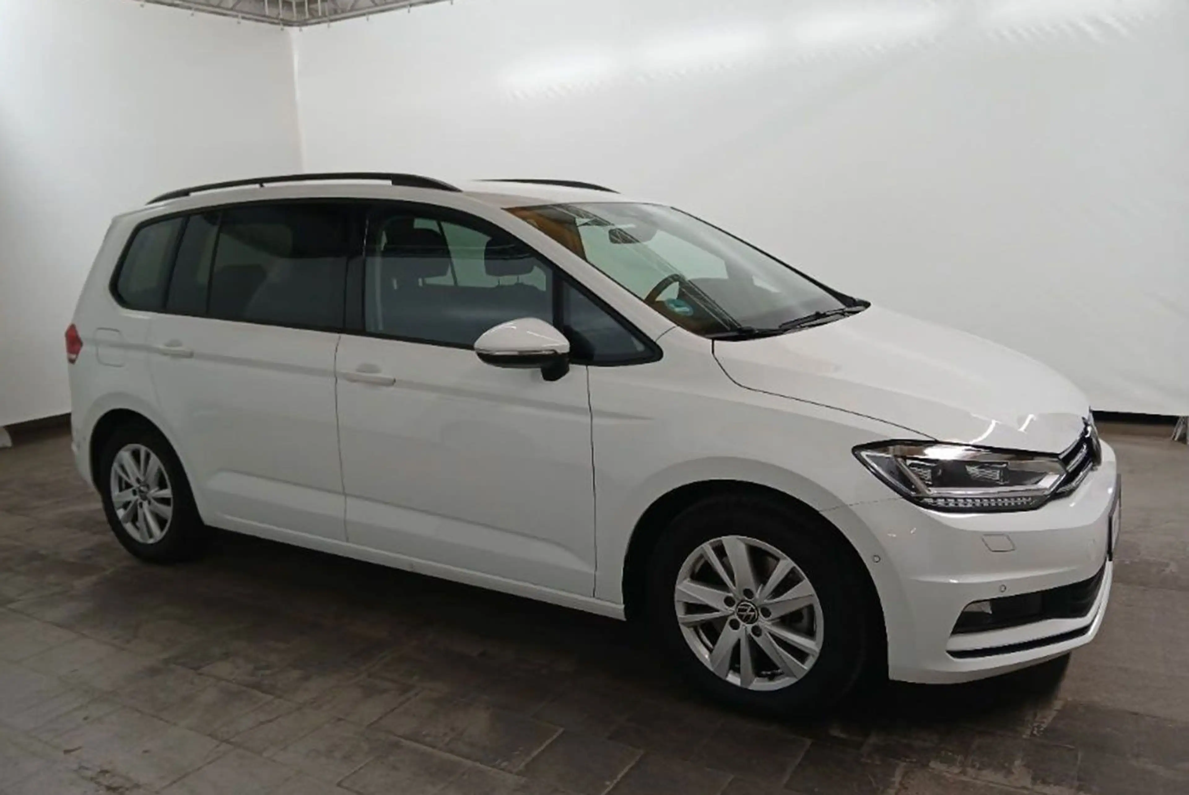 Volkswagen Touran 1,5 IQ.LIGHT+Kamera+Apple+STHZ+7Sitzer+AHK — photo 6