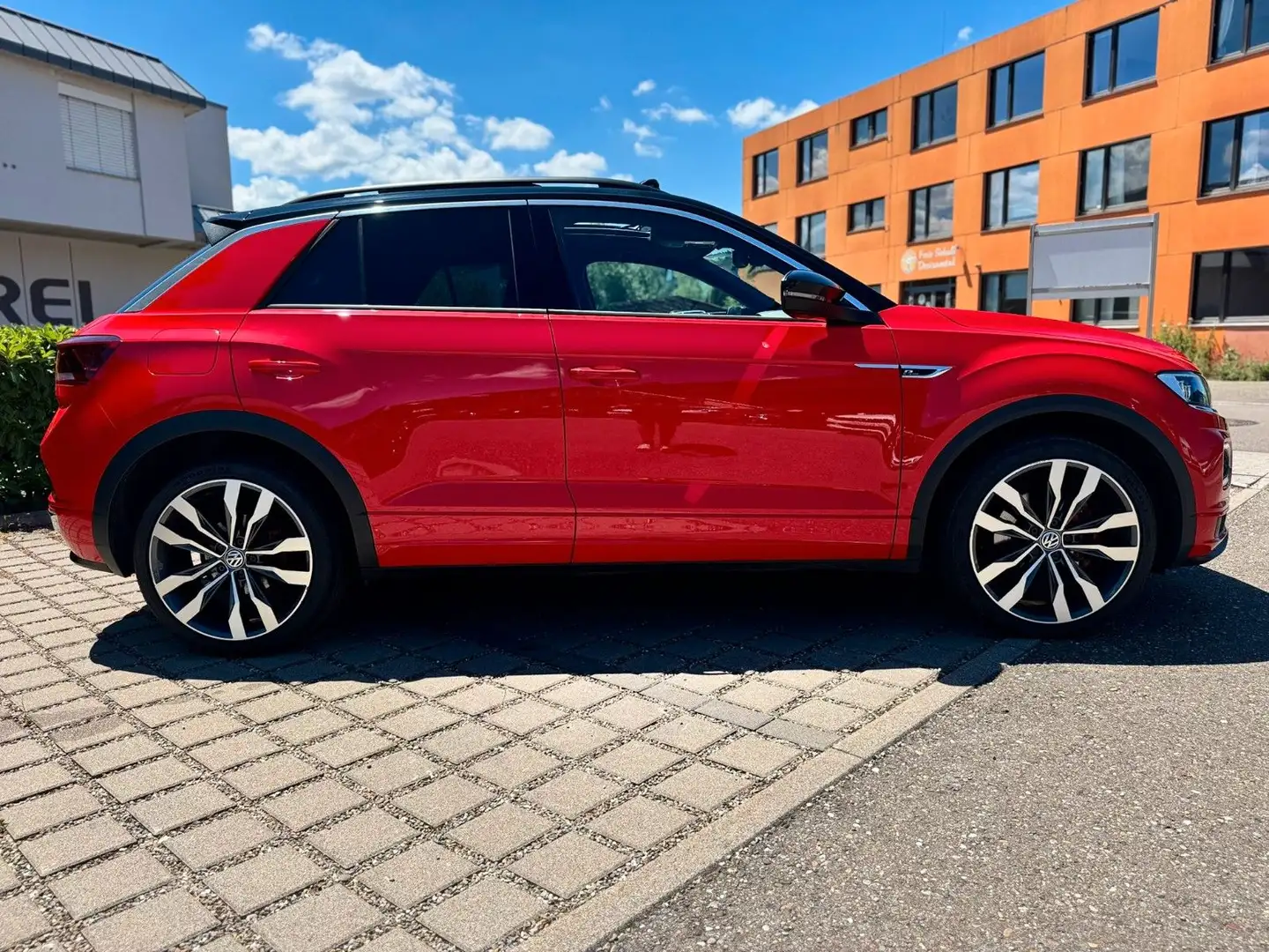 Volkswagen T-Roc 2.0TDI 4Motion DSG R-Line LED Pano Beats Rouge - 2