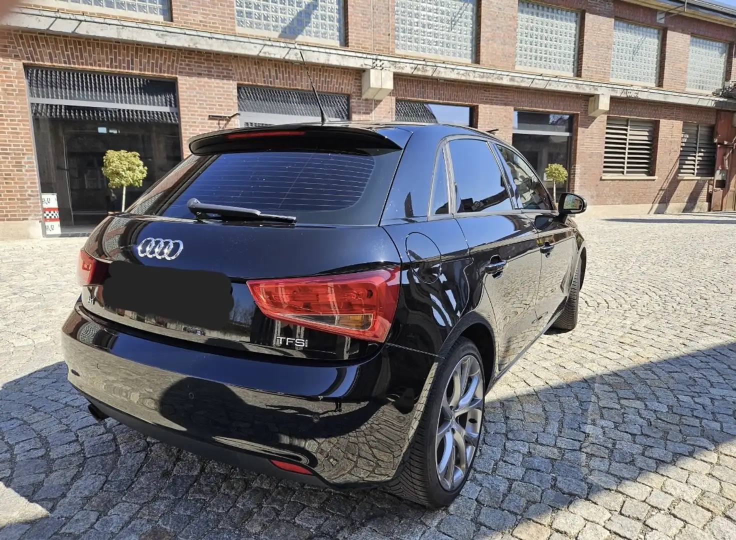 Audi A1 attraction Schwarz - 2