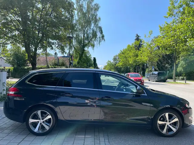 Peugeot 308 view 6