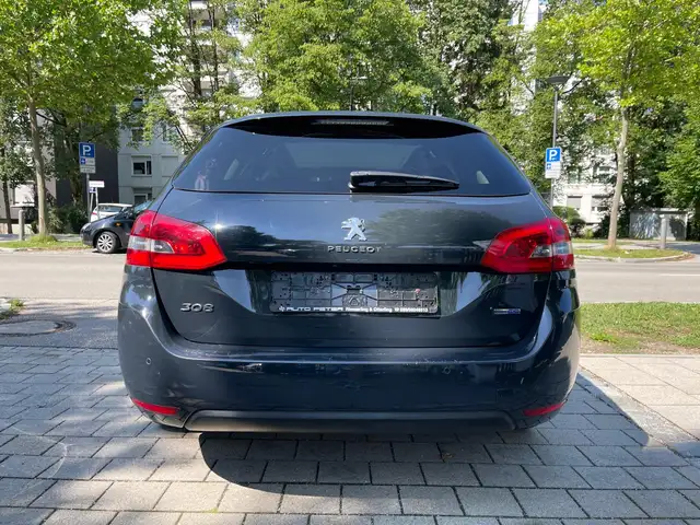 Peugeot 308 view 4