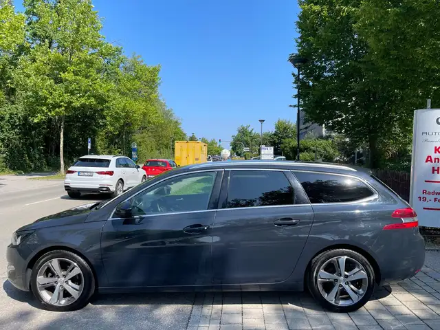 Peugeot 308 view 2