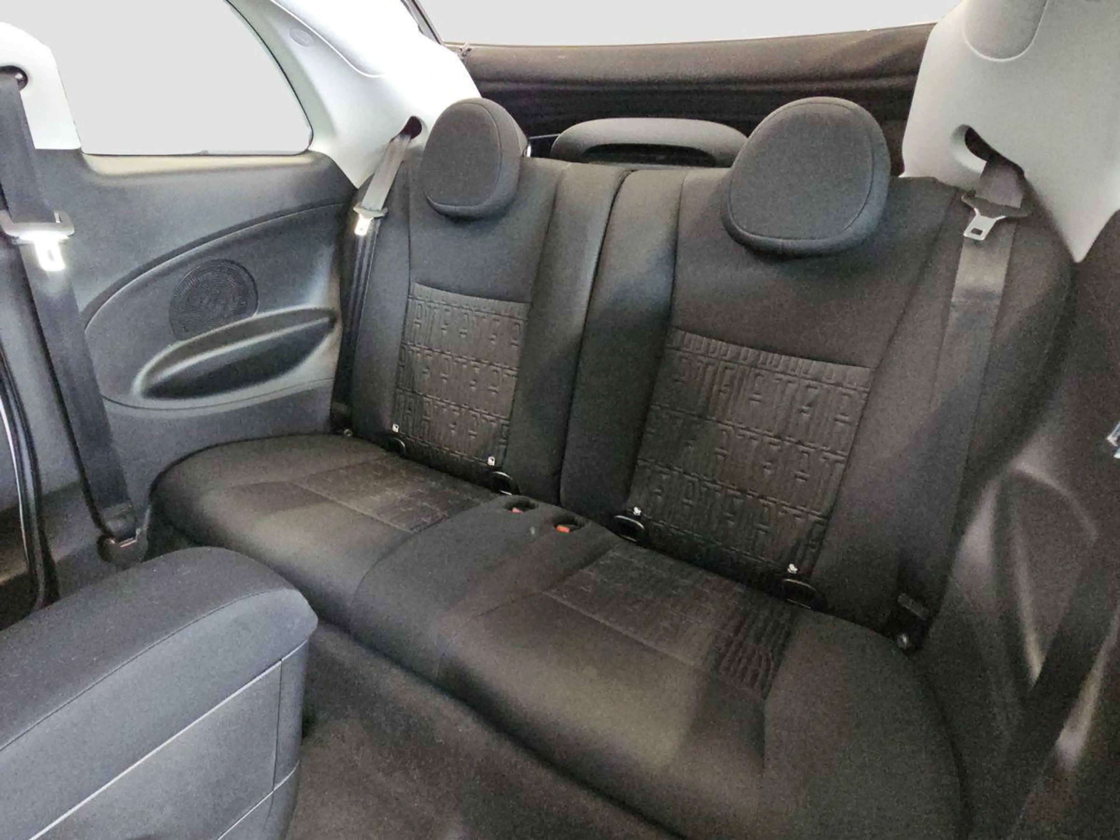 Fiat 500e Cabrio 42kWh BLIS TEMP RFK SITZH PDC KEYLESS — photo 5