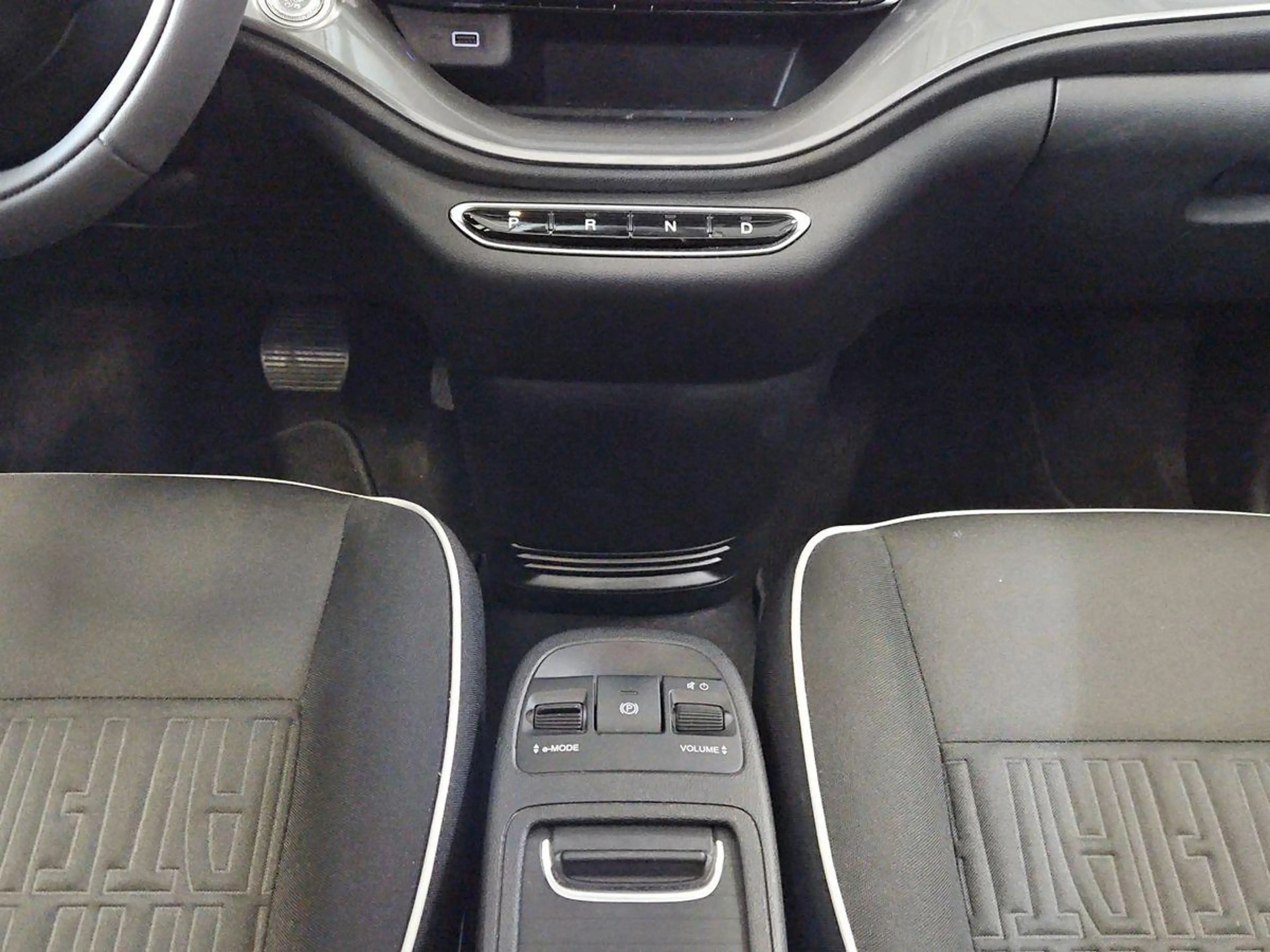 Fiat 500e Cabrio 42kWh BLIS TEMP RFK SITZH PDC KEYLESS — photo 9