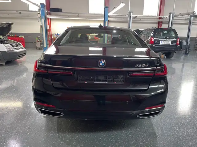 BMW 7 Series view 6