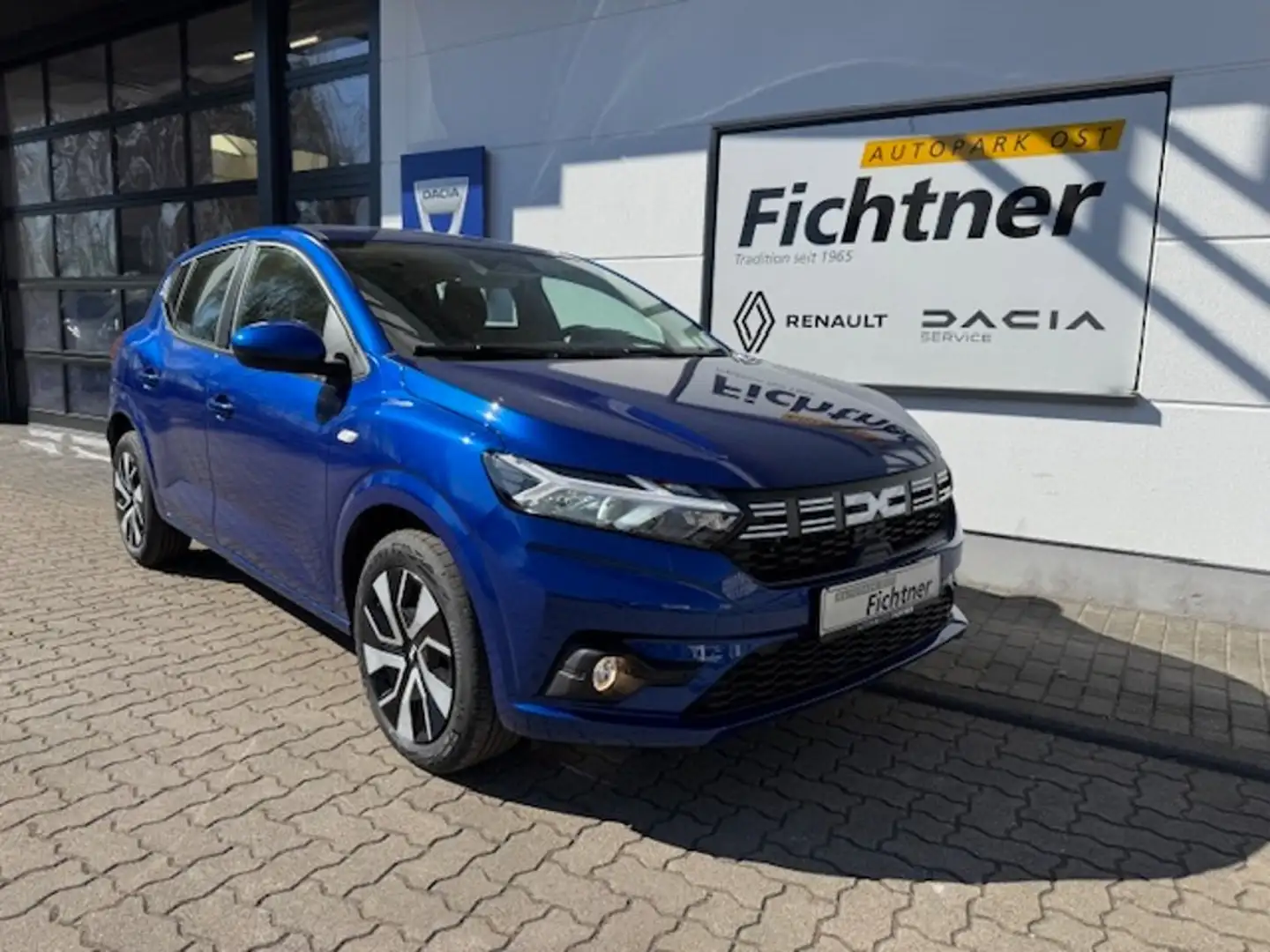 Dacia Sandero Expression TCe 90 Automatik Blauw - 1