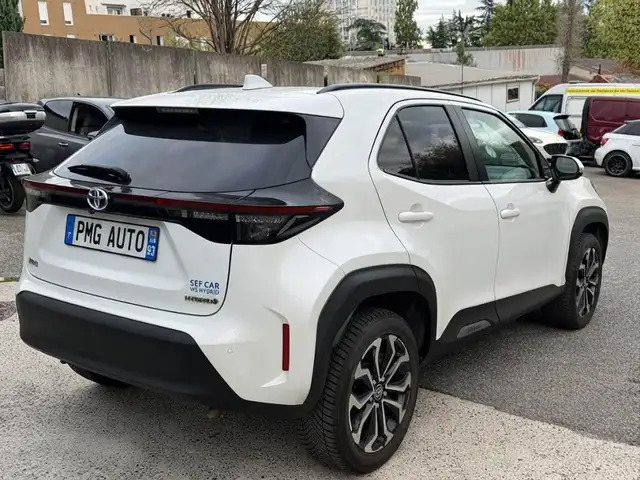 Toyota Yaris Cross view 3