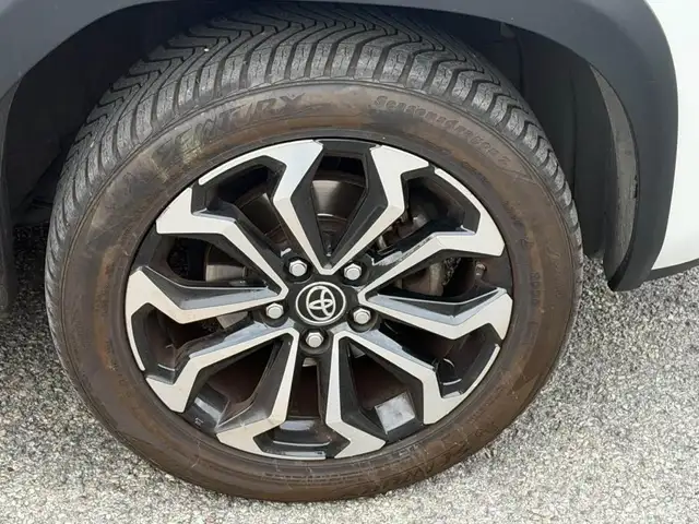 Toyota Yaris Cross view 12