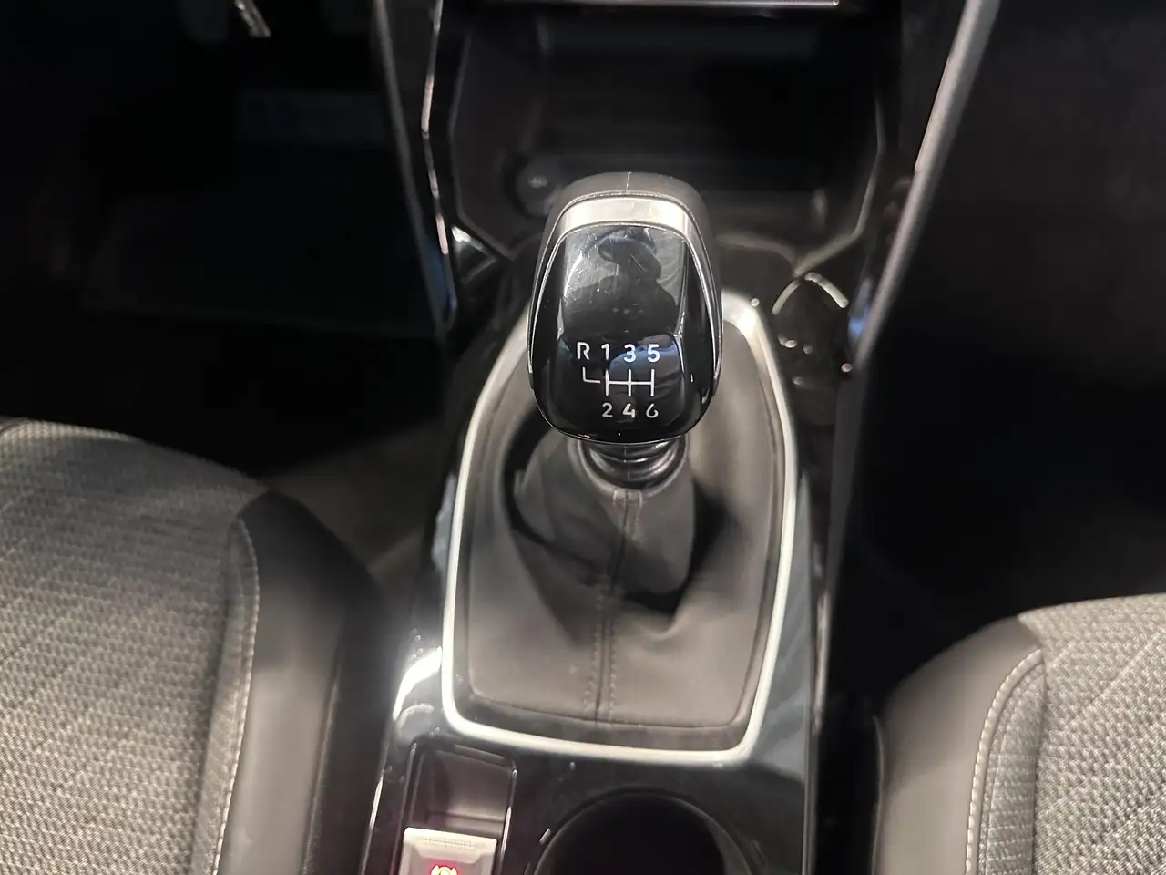 Peugeot 2008 ALLURE 1.2 BENZINE 100 PK MAN 6, миниатюра 4