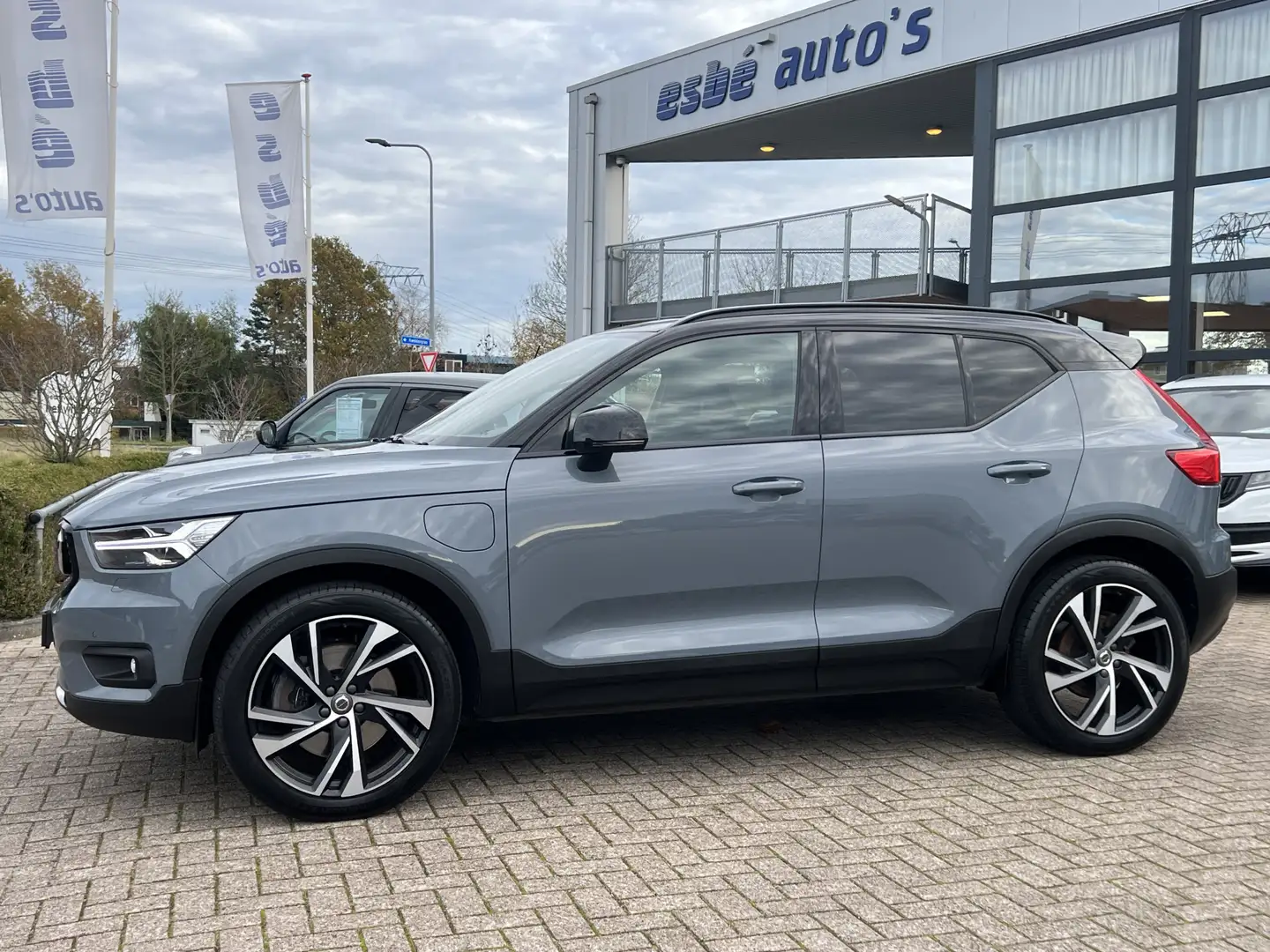 Volvo XC40 1.5 T5 Recharge 262 pk R-Design Panodak Trekhaak V Grau - 2