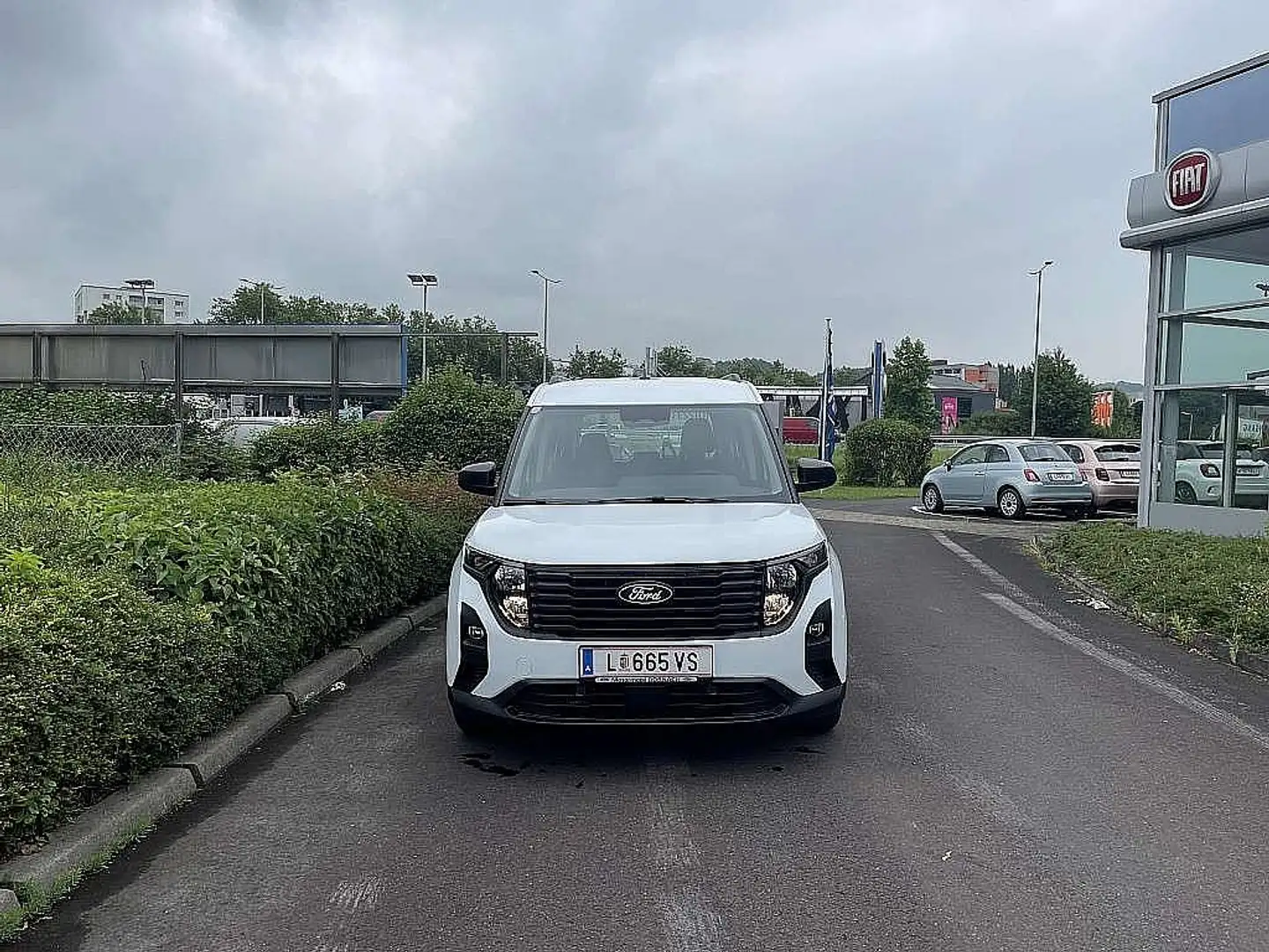 Ford Tourneo Courier 1,0 EcoBoost Trend Weiß - 2