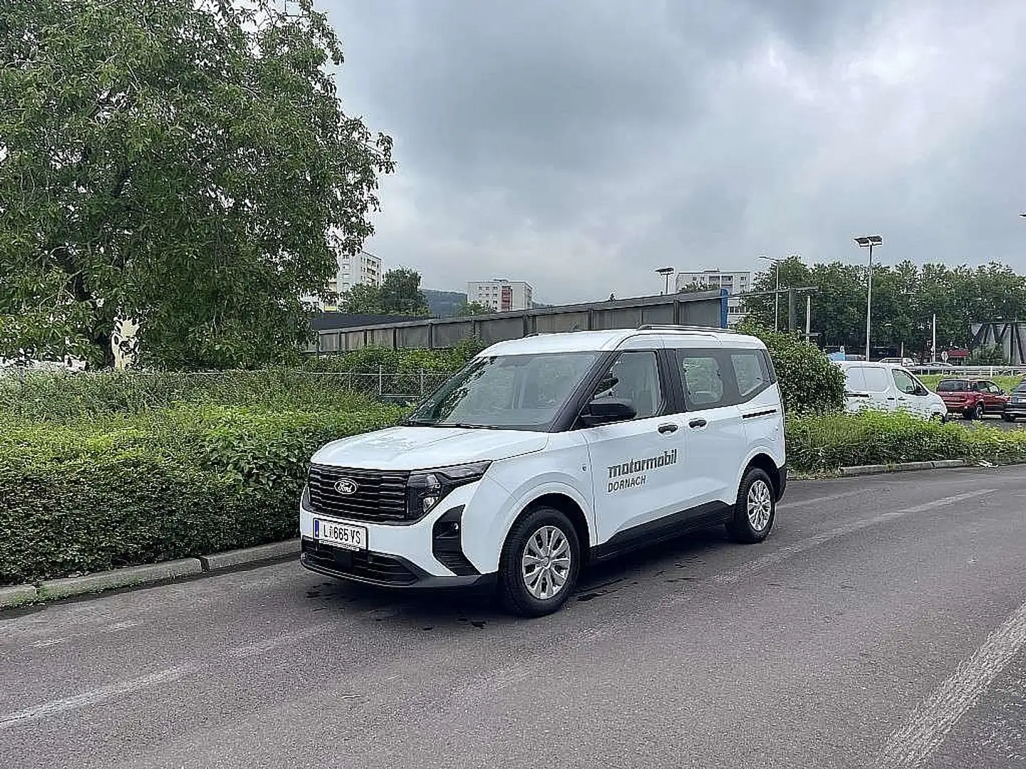 Ford Tourneo Courier 1,0 EcoBoost Trend Weiß - 1