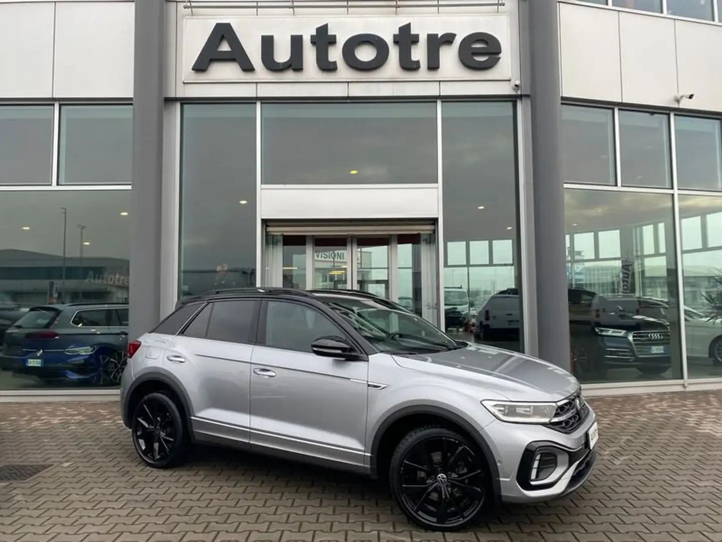Volkswagen T-Roc 1.5 TSI ACT DSG R-Line Argento - 1