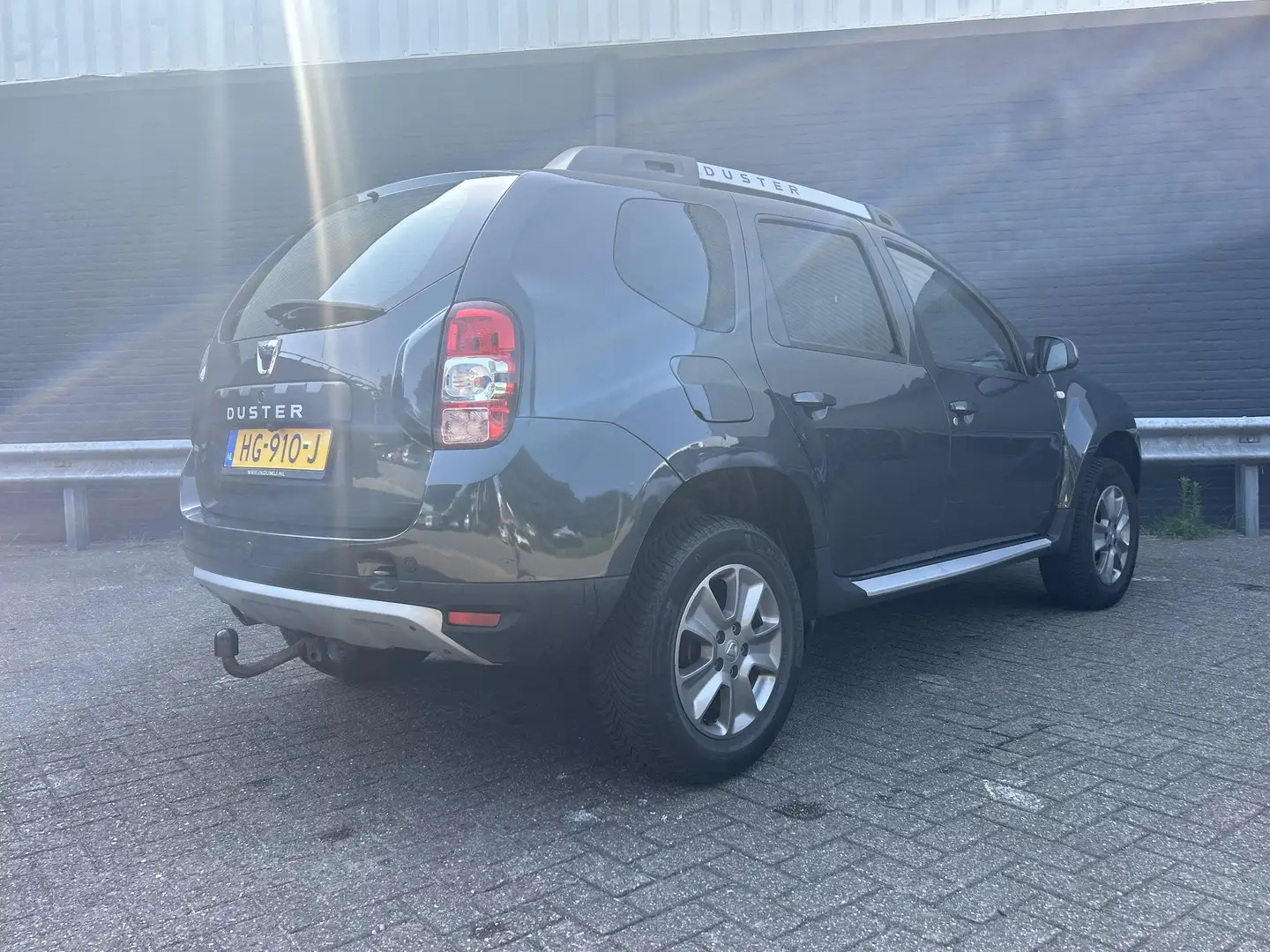 Dacia Duster 1.2 TCe 4x2 Prestige | Leder | Airco | Cruise | Na Grijs - 2