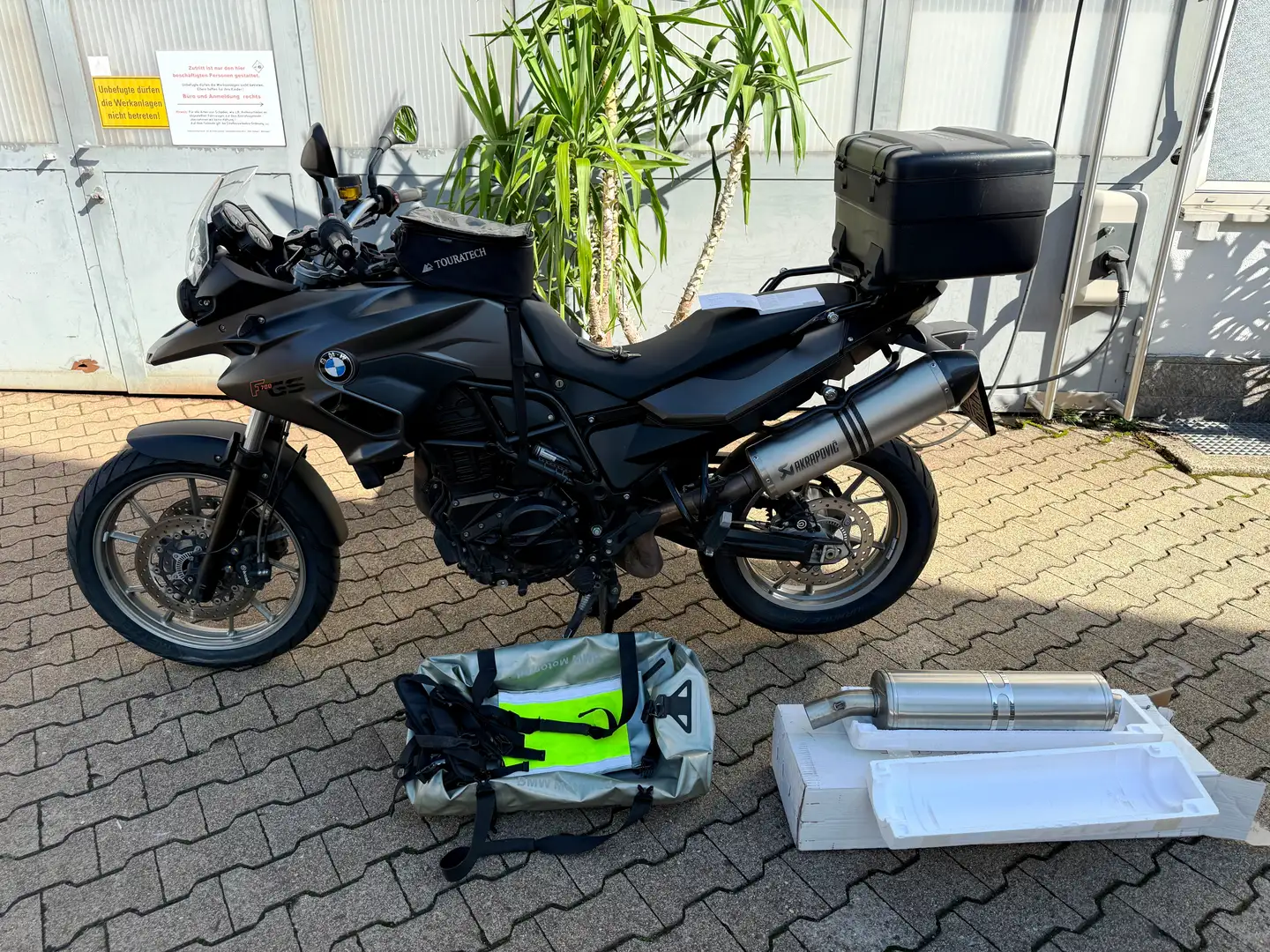 BMW F 700 GS BMW F 700 GS Unfall und Sturzfrei ! Grau - 1