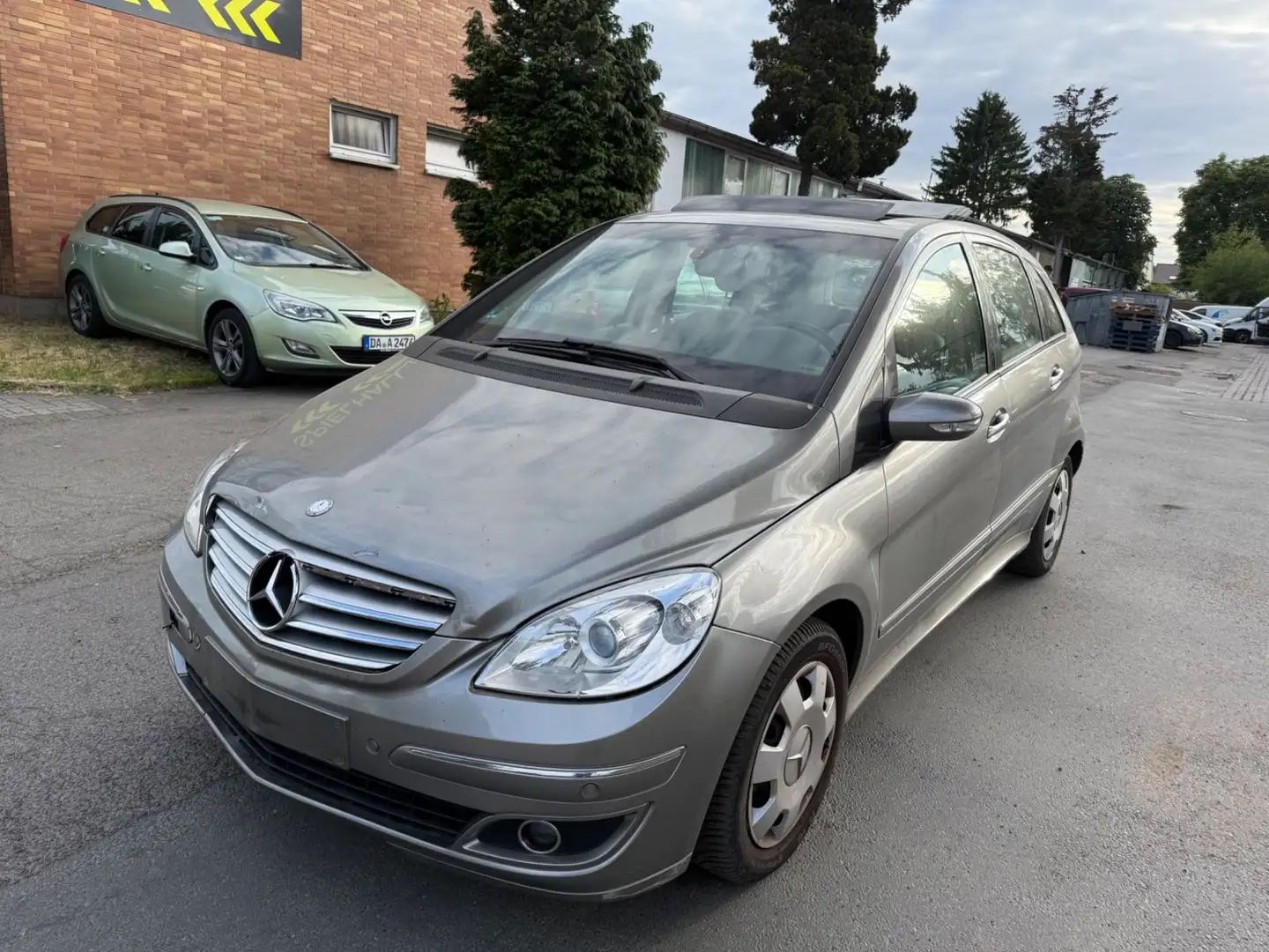 Mercedes-Benz B 200 Automatik LEDER/LAMELLENDACH Or - 2
