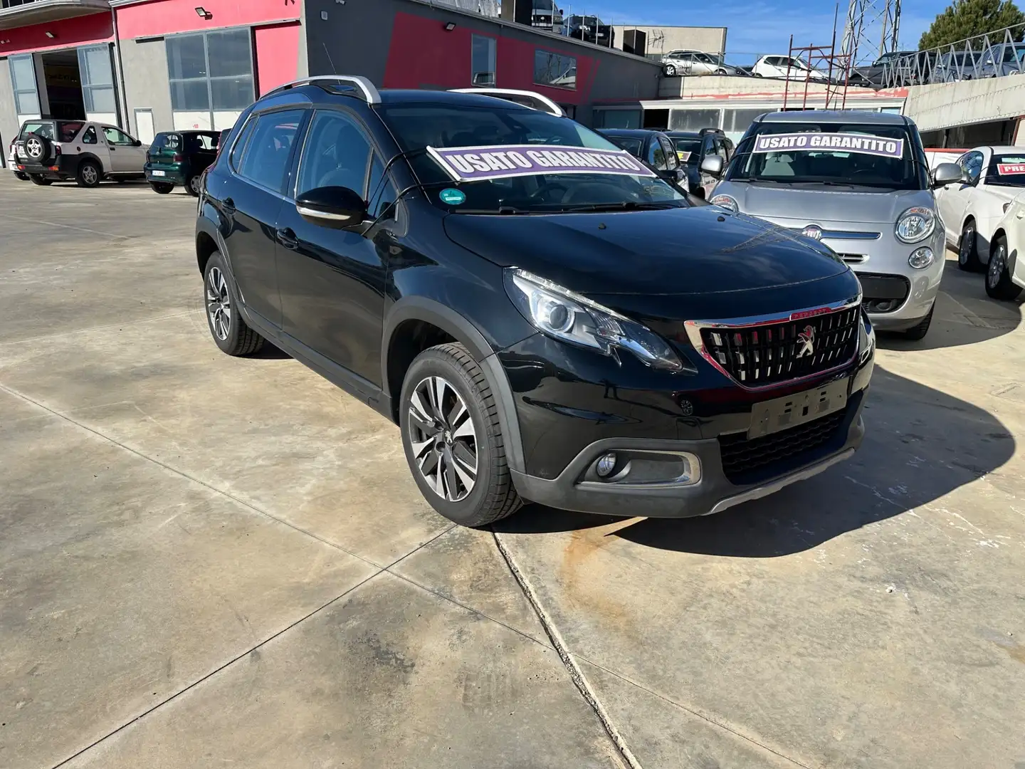 Peugeot 2008 BlueHDi 120 S&S Allure Schwarz - 1