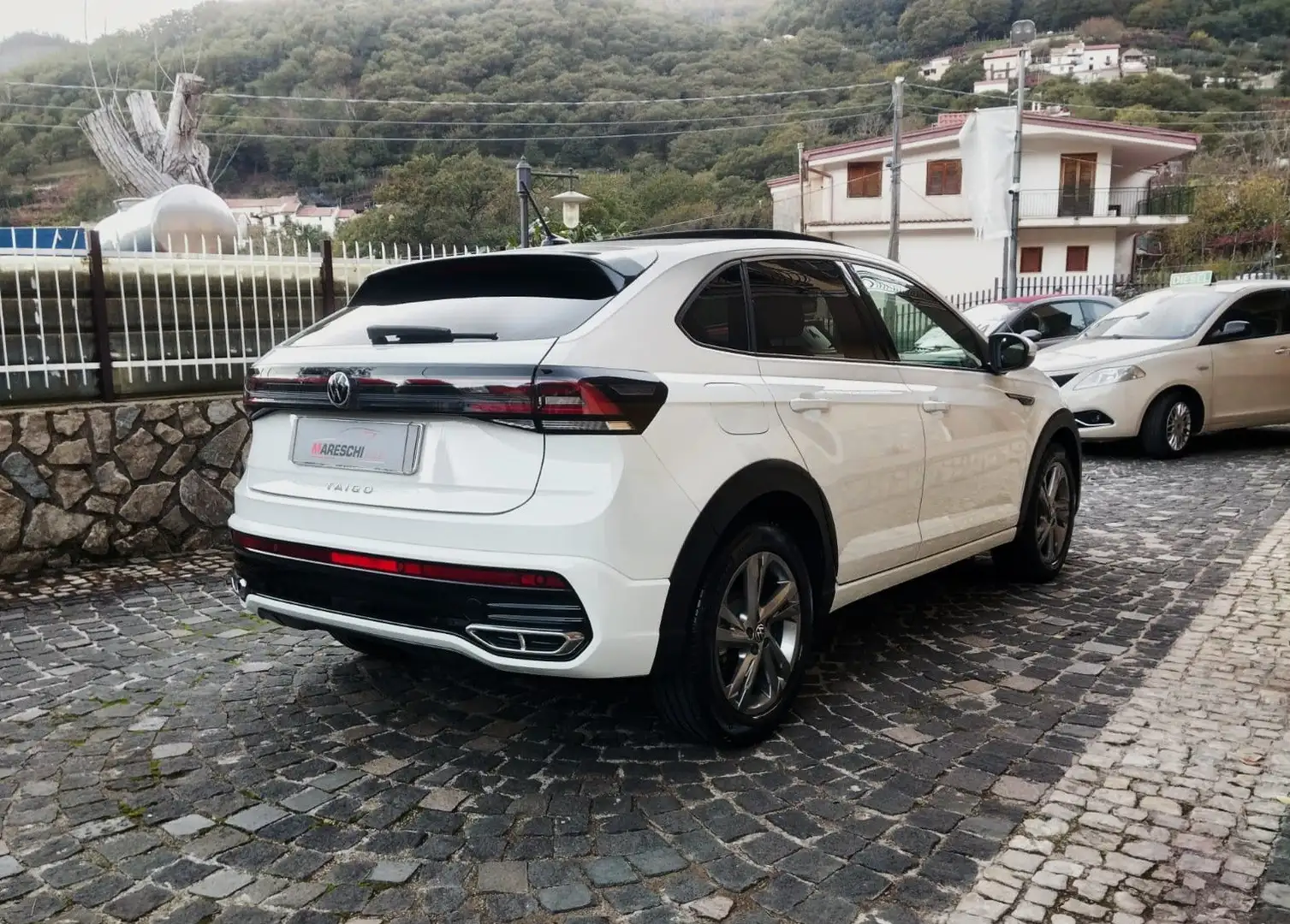 Volkswagen Taigo 1.0 BENZINA 110cv. R-LINE Bianco - 2